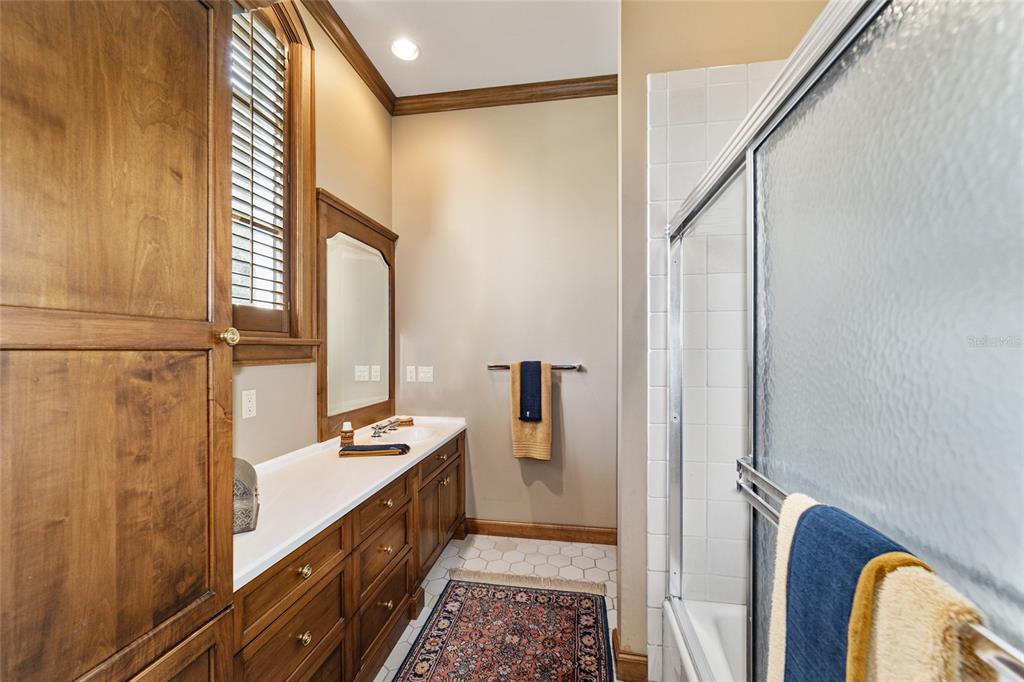 WESTBURY - Residential