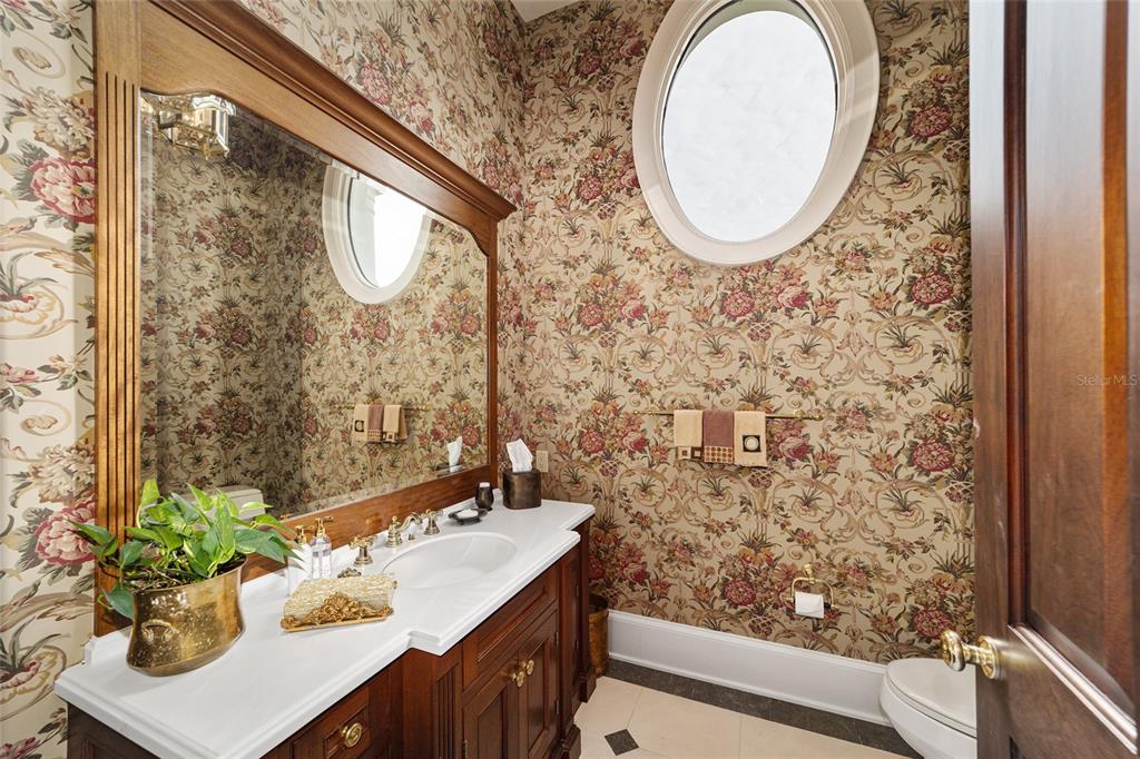 WESTBURY - Residential