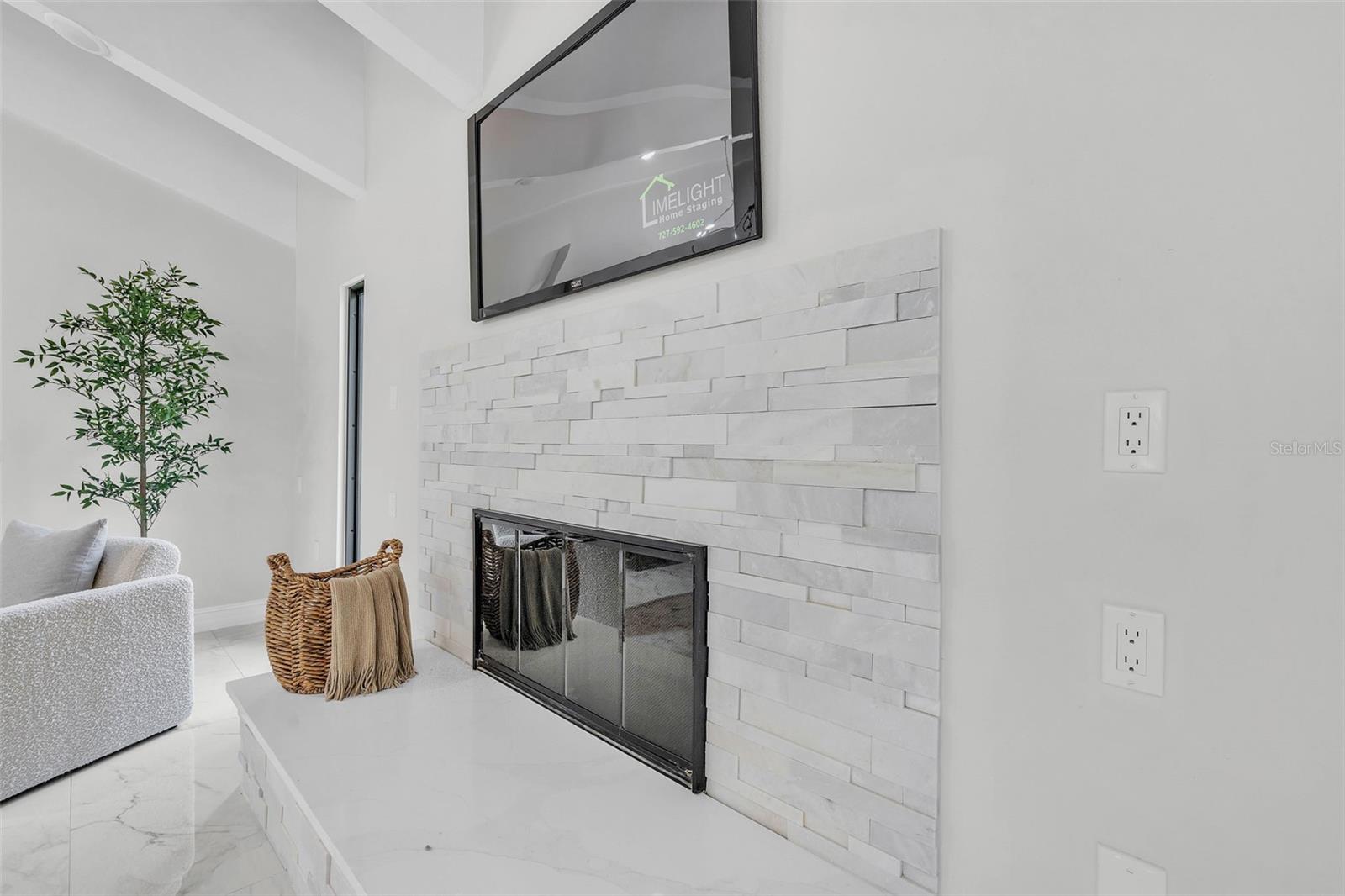 PINE HOLLOW - Residential