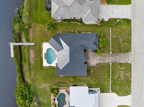 A home in PORT CHARLOTTE