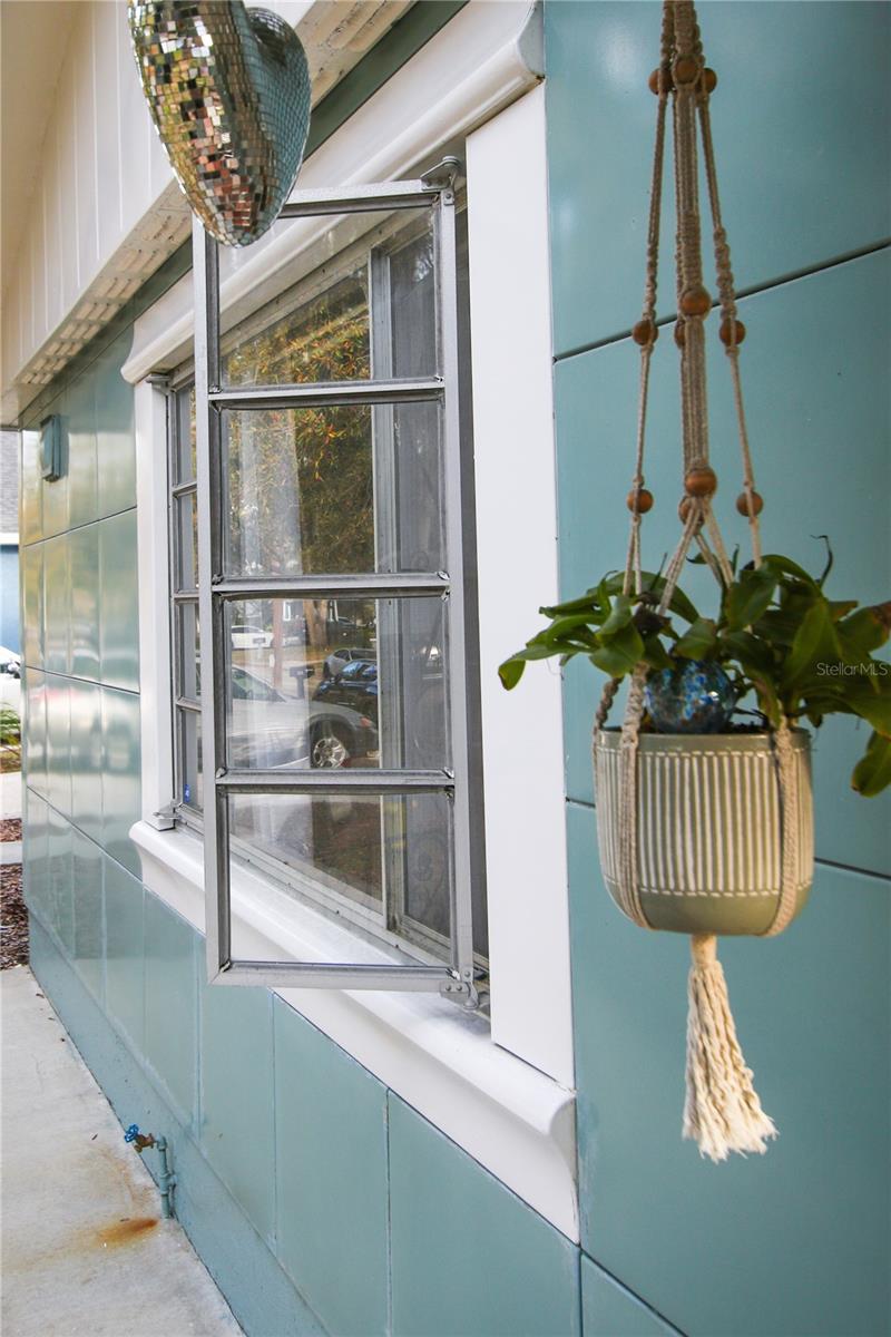 1011 E CRENSHAW STREET