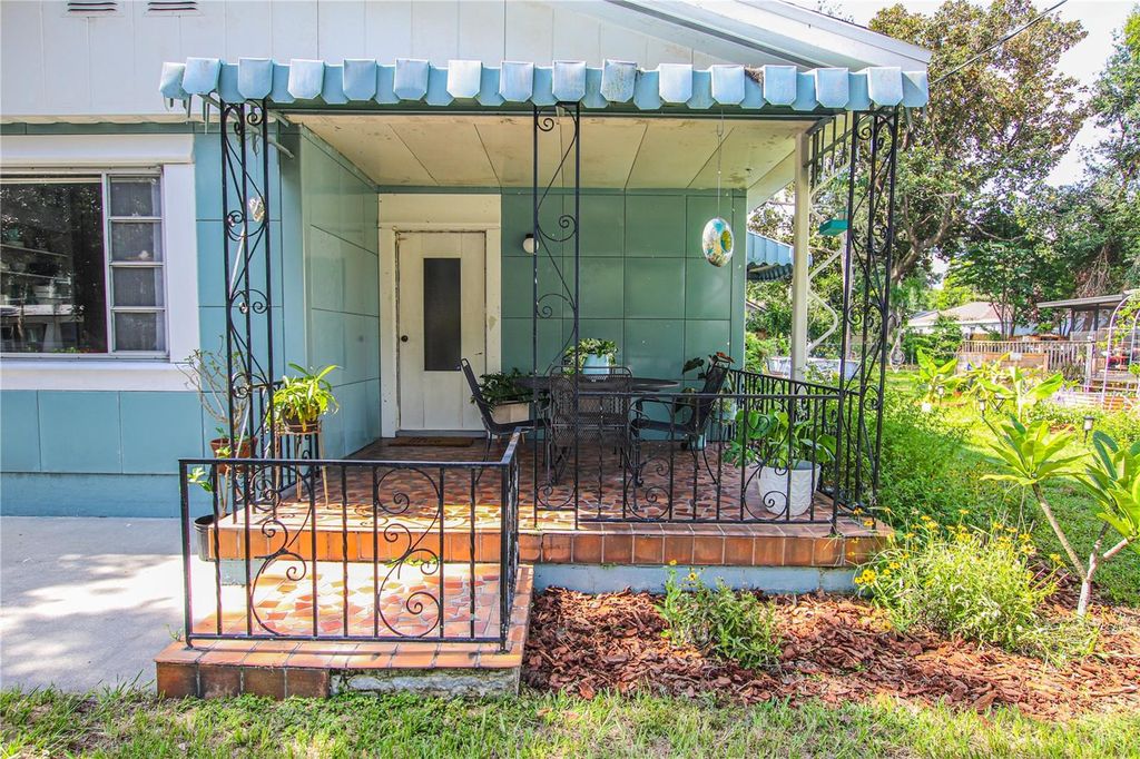 Photo of 1011 E Crenshaw Street, Tampa, FL 33604 (MLS # TB8413794)