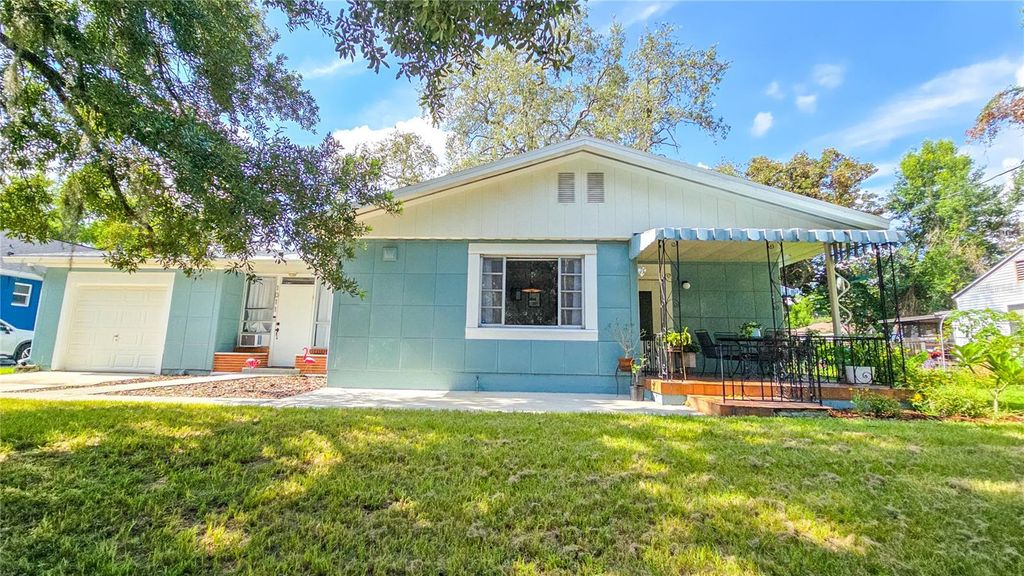 Photo of 1011 E Crenshaw Street, Tampa, FL 33604 (MLS # TB8413794)