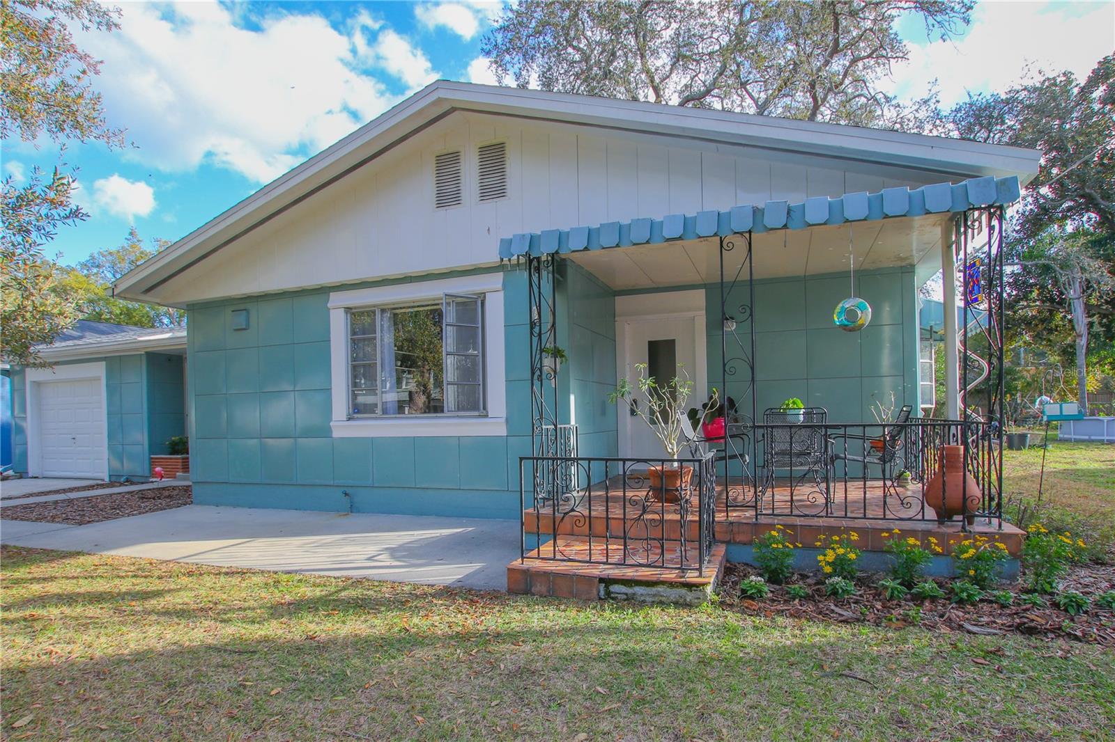 1011 E CRENSHAW STREET