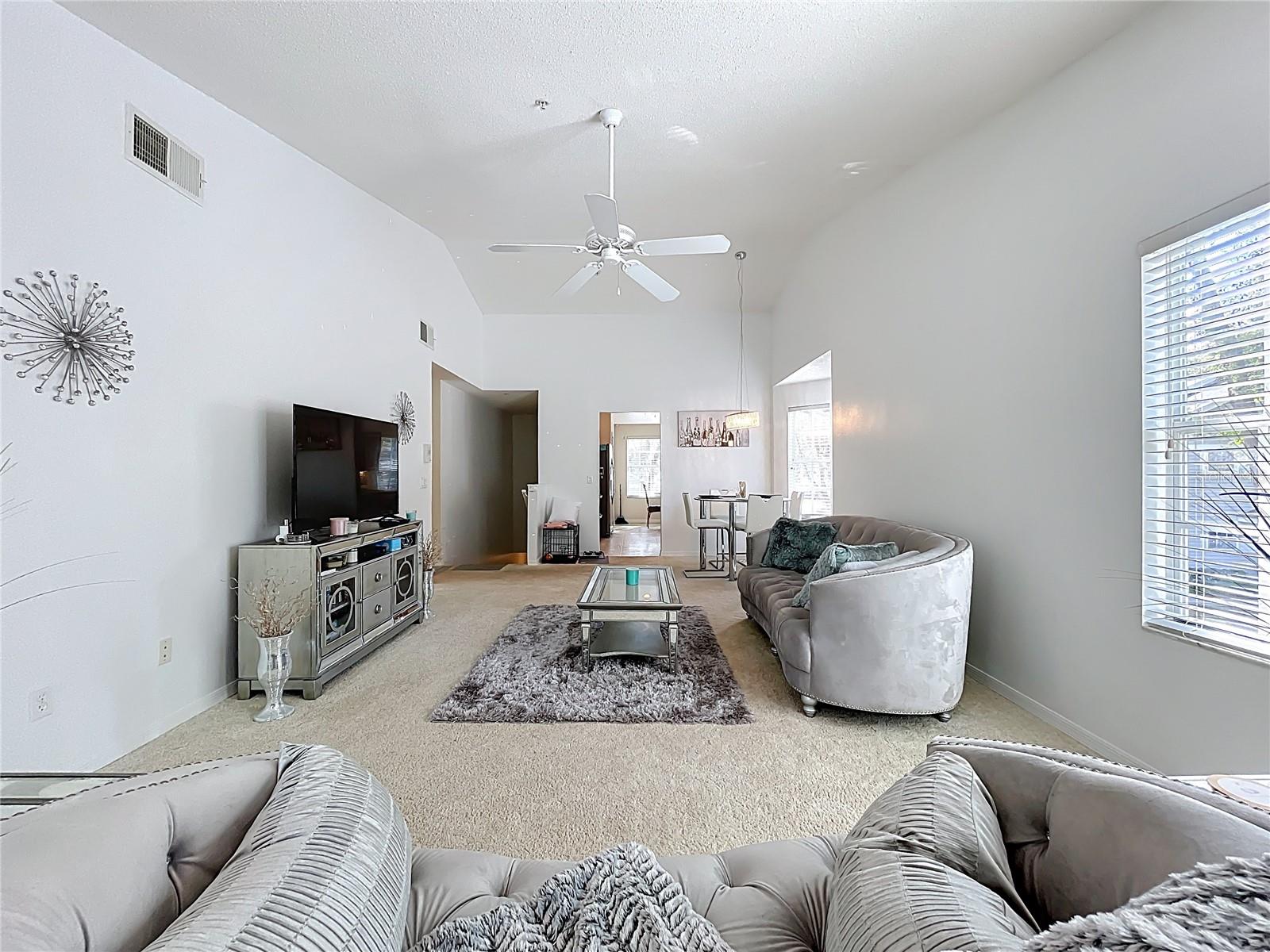 COACH HOMES AT ERROL PH 01 - Residential