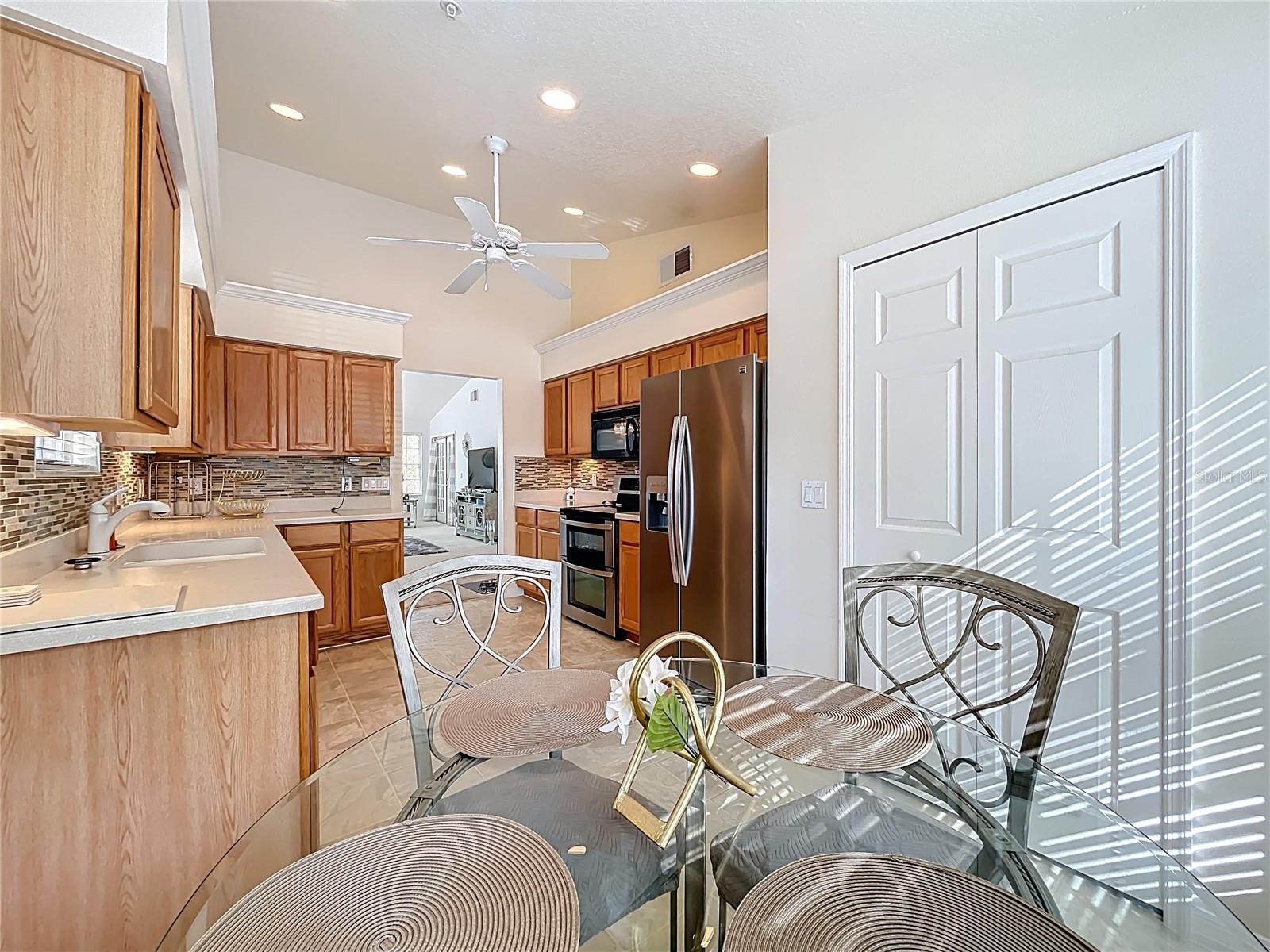 COACH HOMES AT ERROL PH 01 - Residential