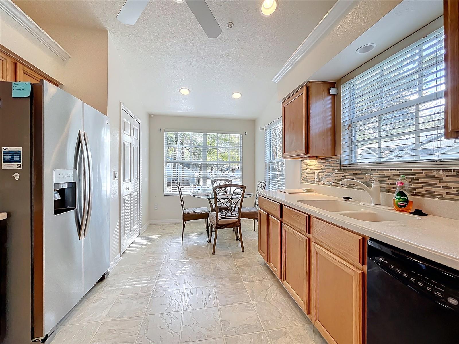 COACH HOMES AT ERROL PH 01 - Residential