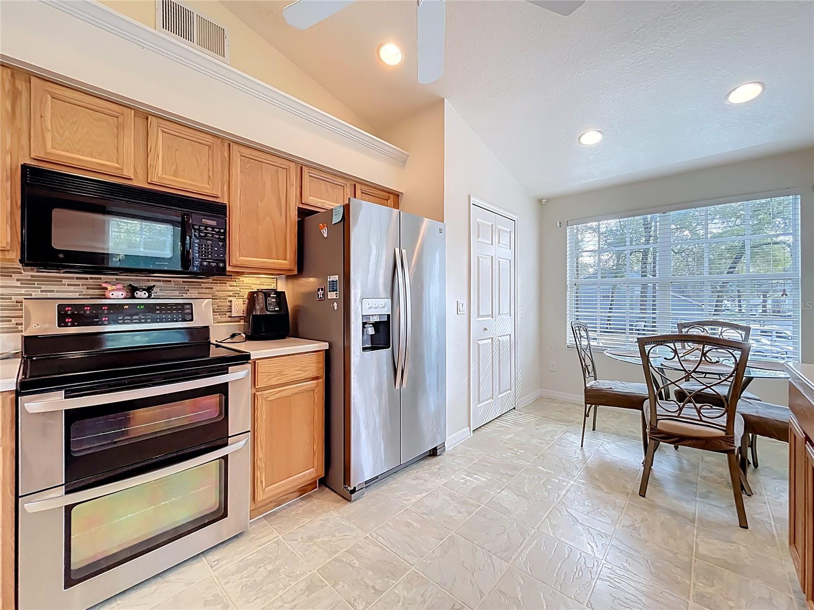 COACH HOMES AT ERROL PH 01 - Residential