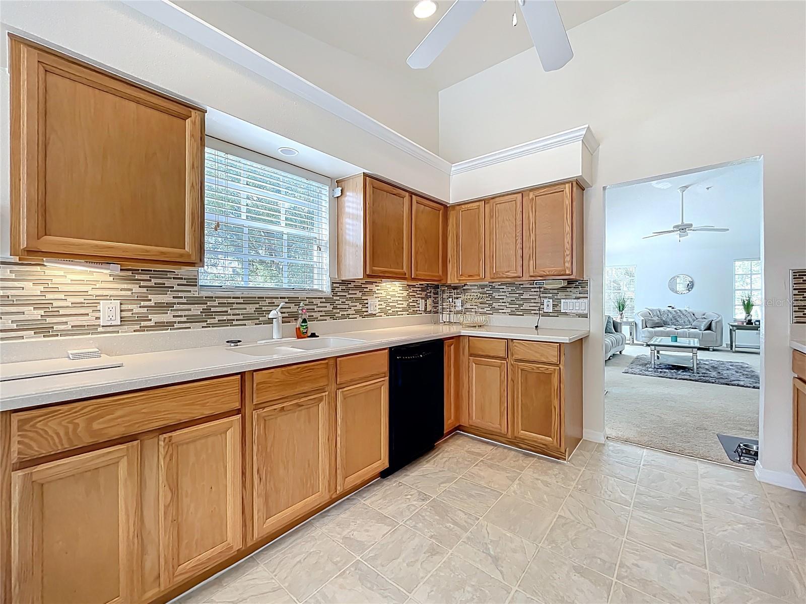 COACH HOMES AT ERROL PH 01 - Residential