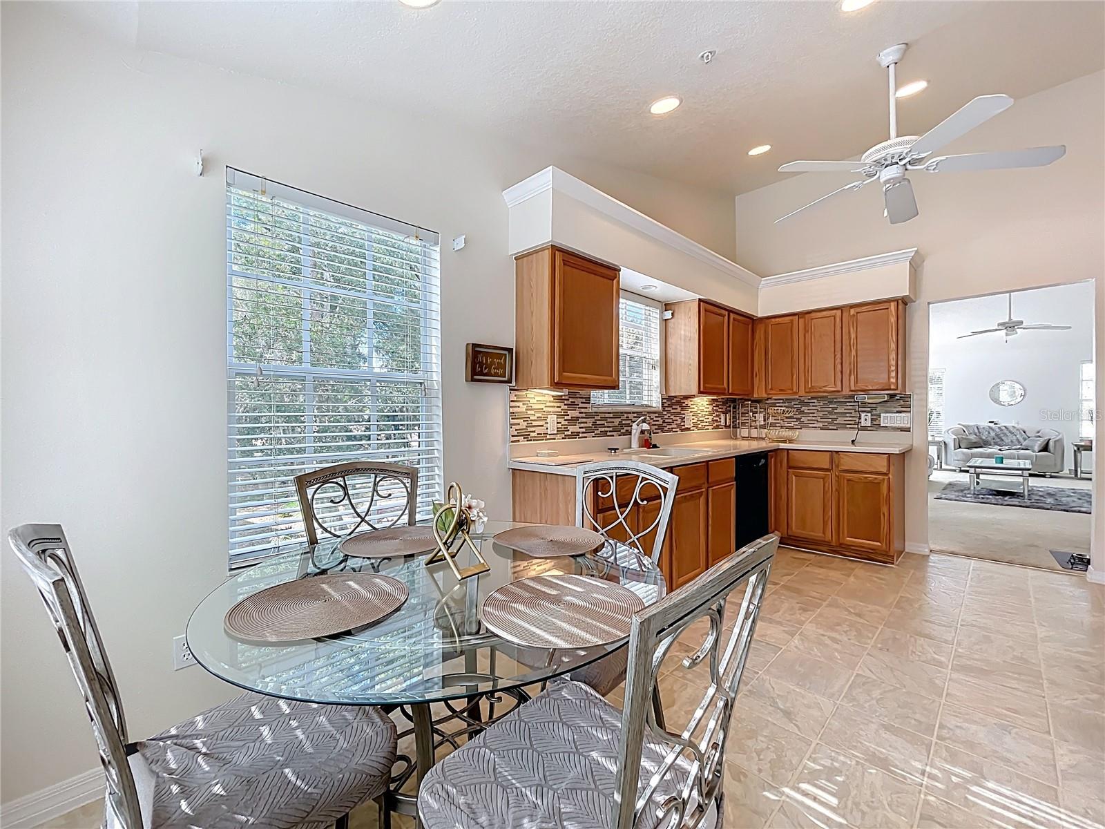 COACH HOMES AT ERROL PH 01 - Residential