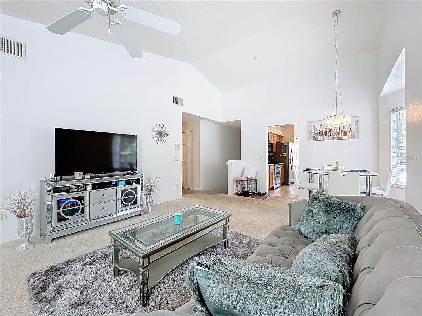 COACH HOMES AT ERROL PH 01 - Residential