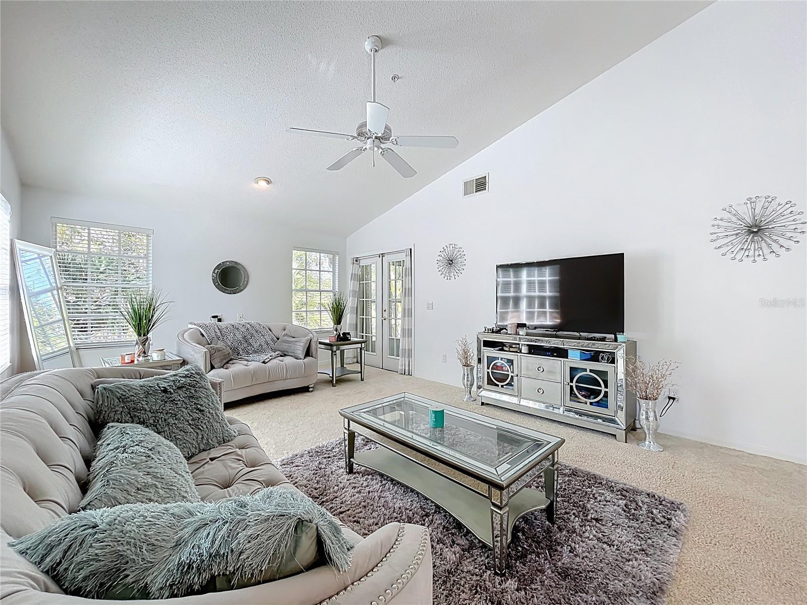 COACH HOMES AT ERROL PH 01 - Residential