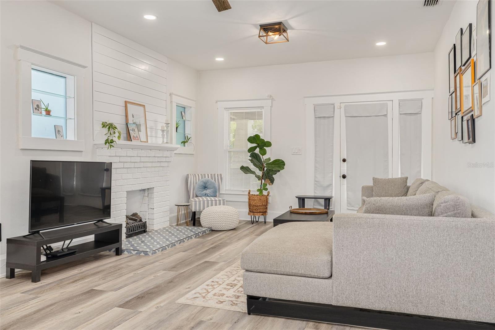 MEADOWBROOK - Residential