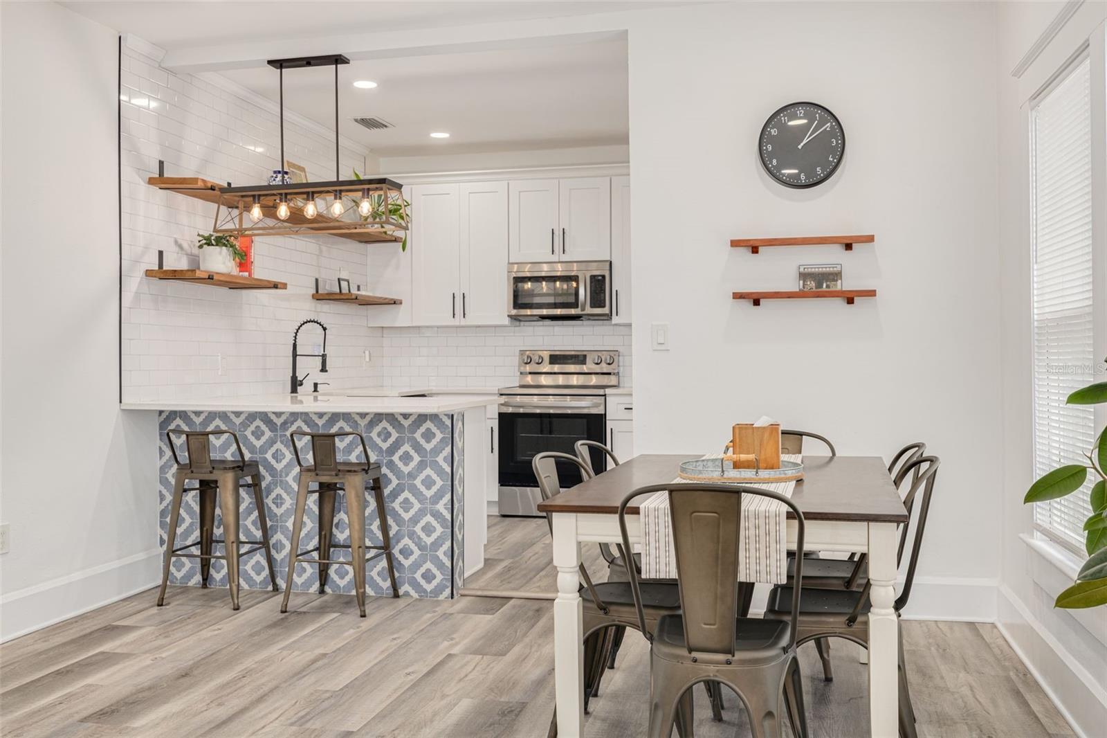 MEADOWBROOK - Residential