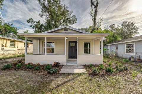 A home in LAKELAND