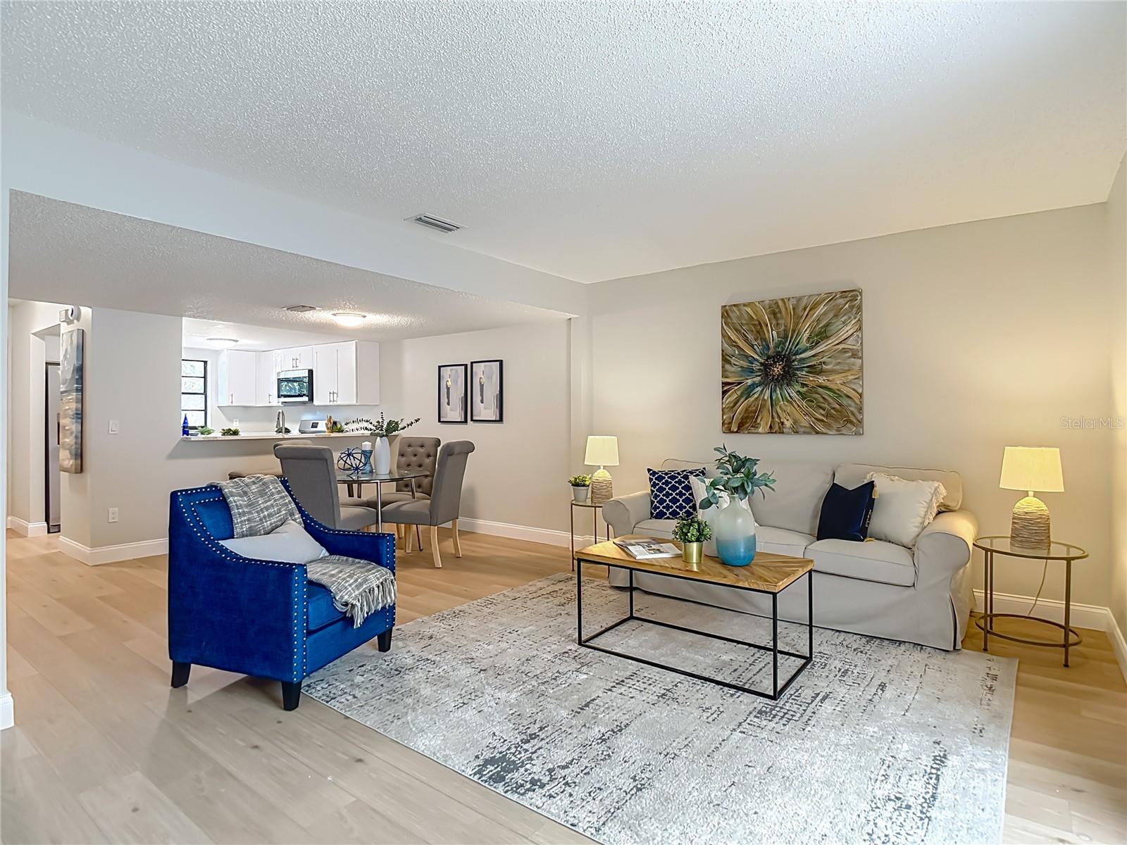 10047 LAKE OAK CIRCLE