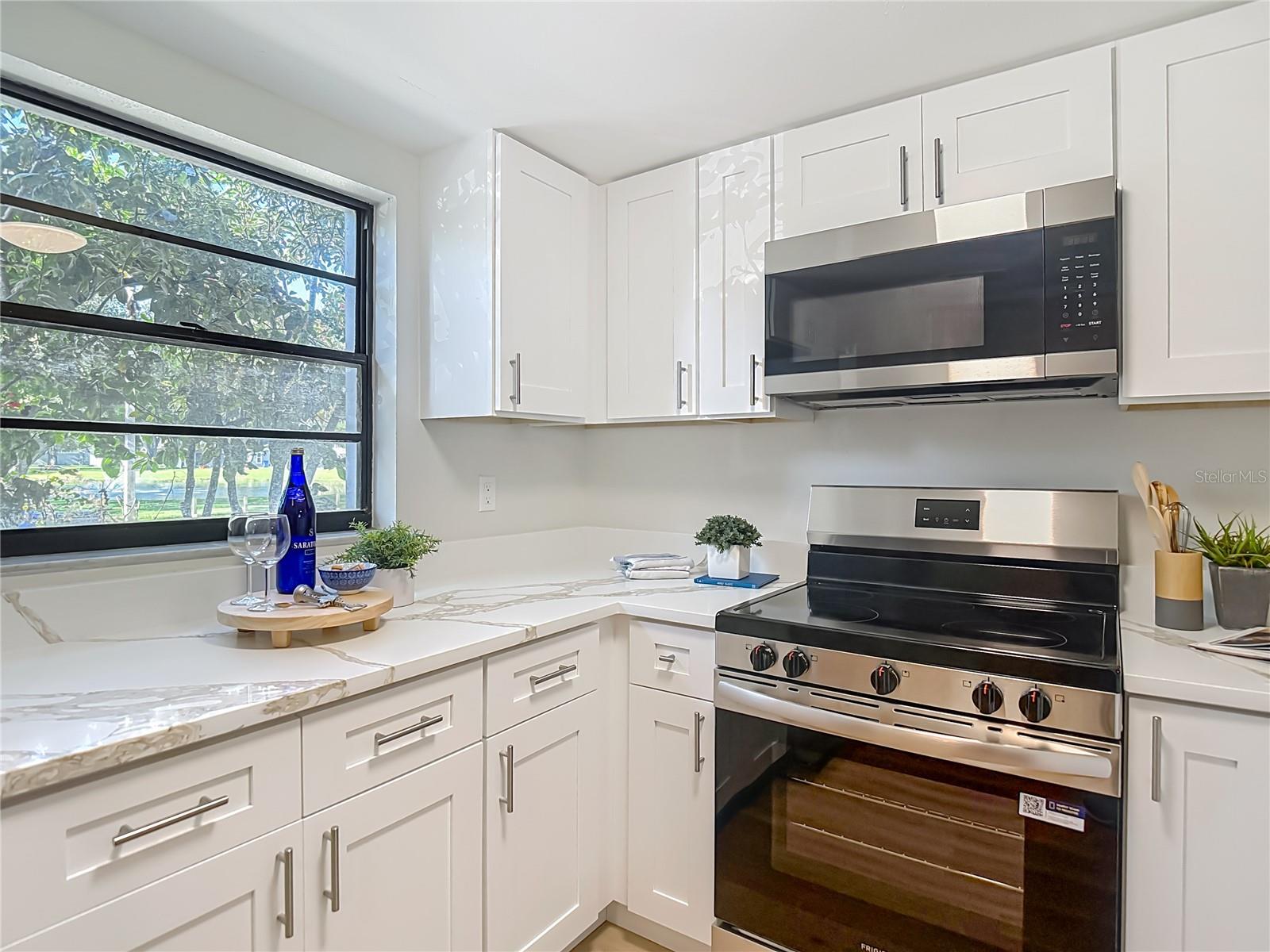10047 LAKE OAK CIRCLE