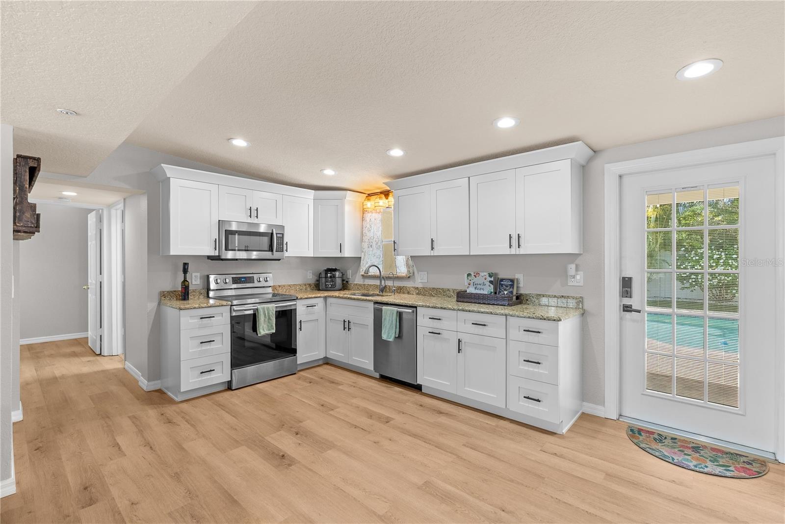 BAY BREEZE - Residential