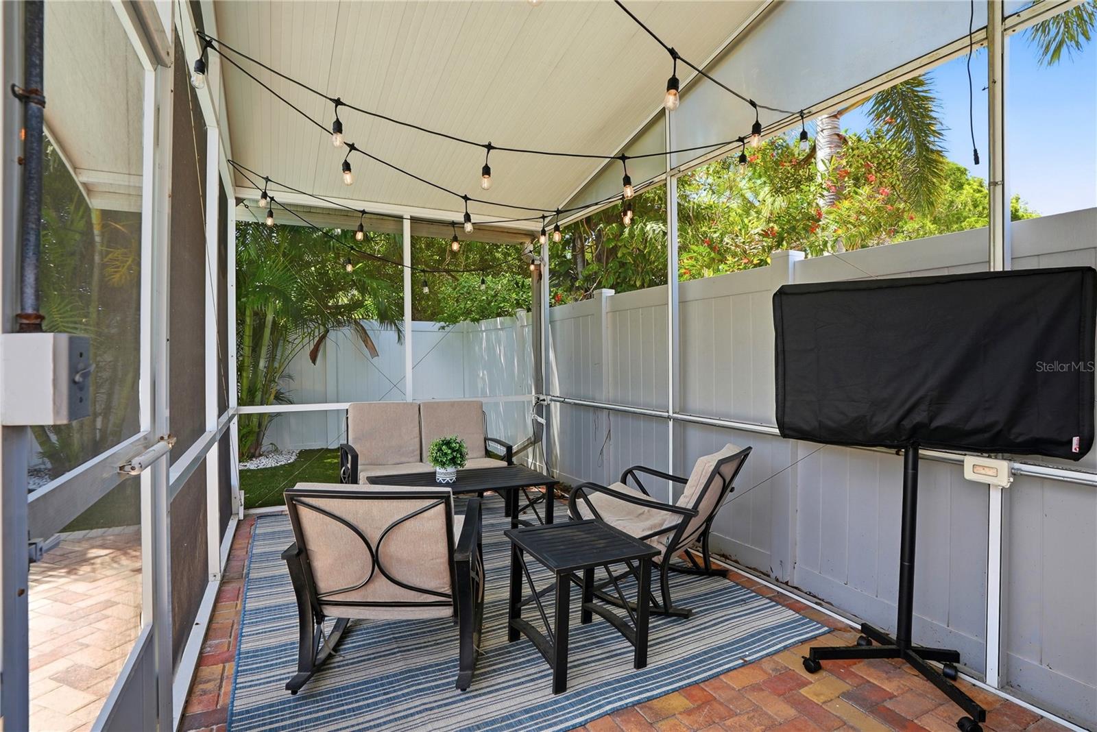 BAY BREEZE - Residential