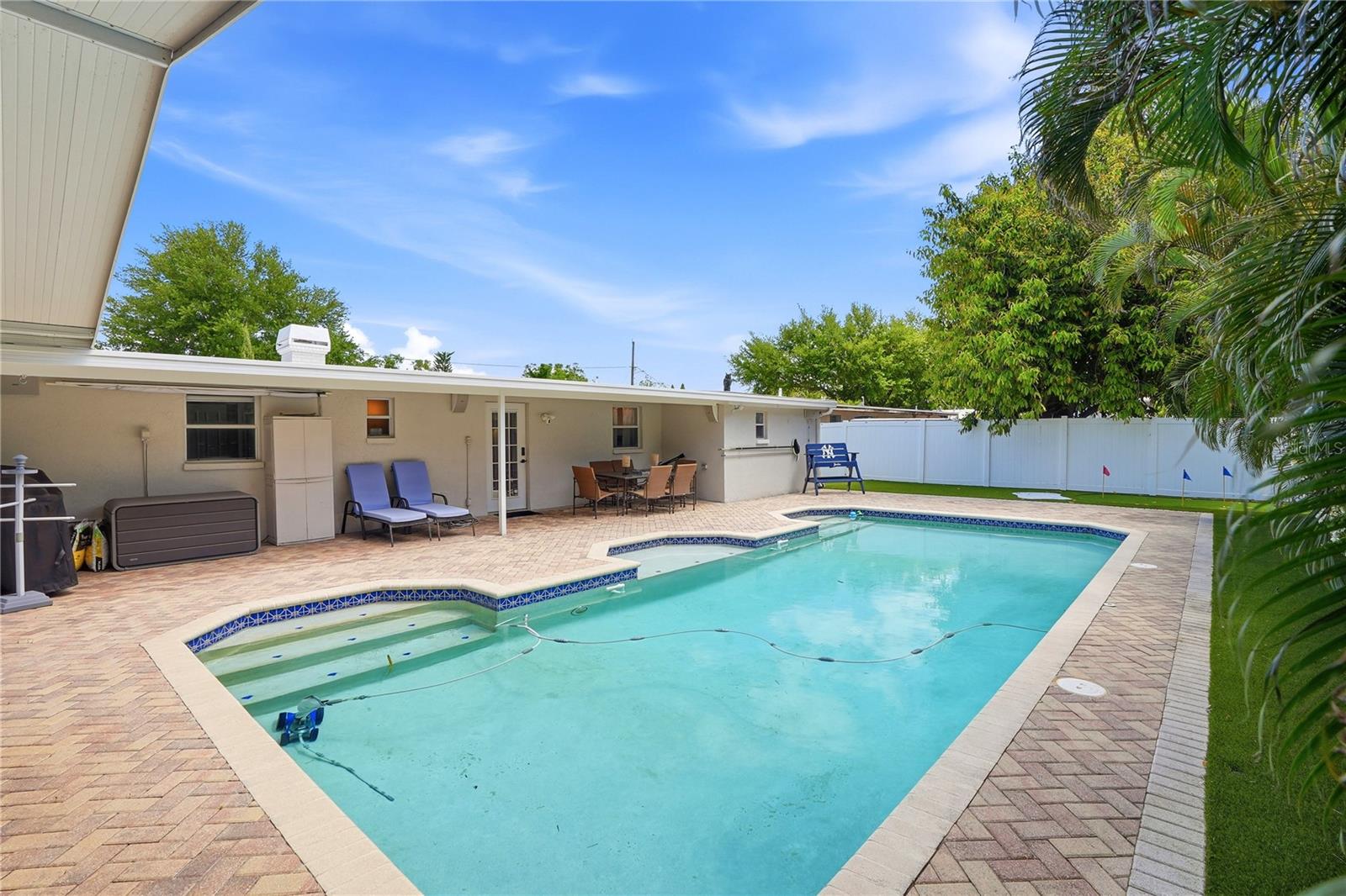 BAY BREEZE - Residential