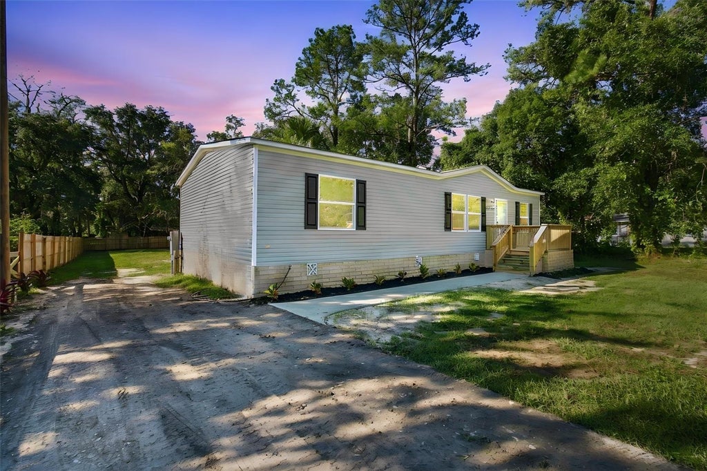 Photo of 19408 Peyton Place, Brooksville, FL 34601 (MLS # TB8558984)