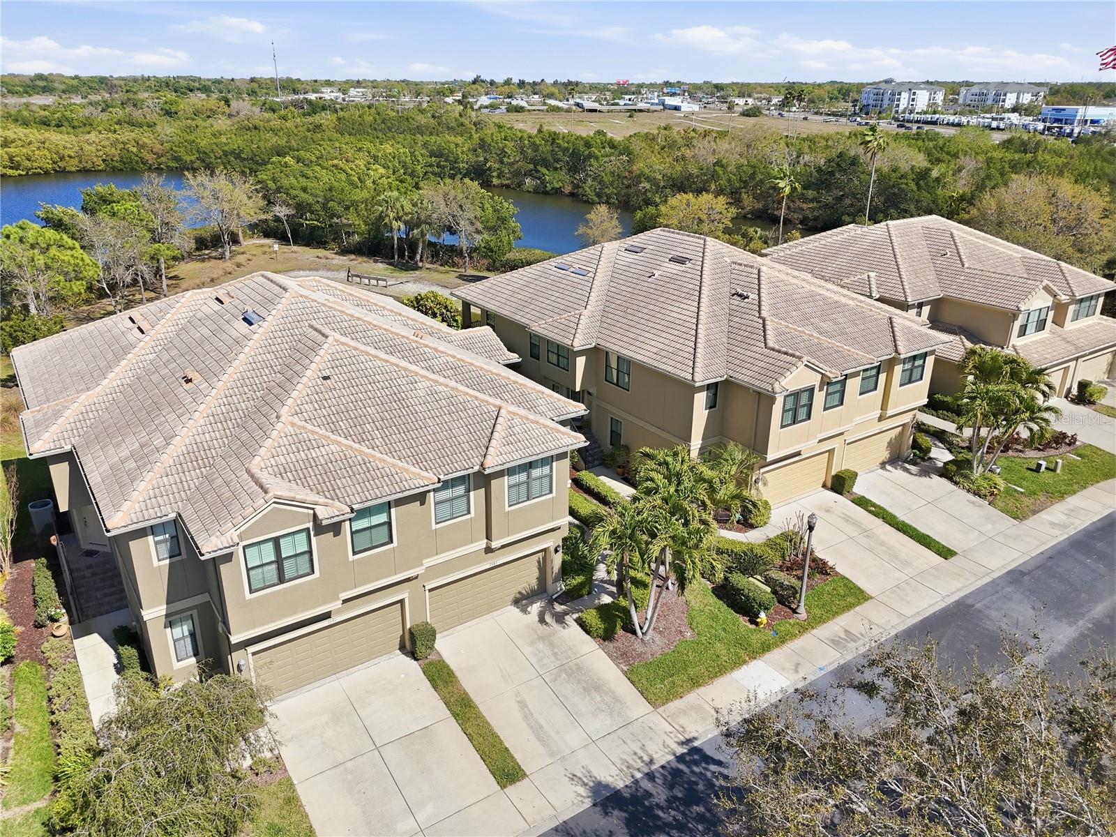 HIDDEN BAYOU TWNHMS - Residential