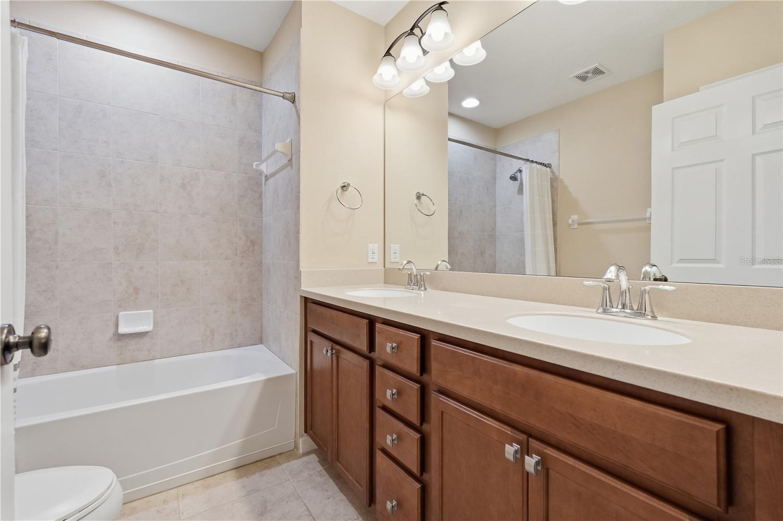 HIDDEN BAYOU TWNHMS - Residential