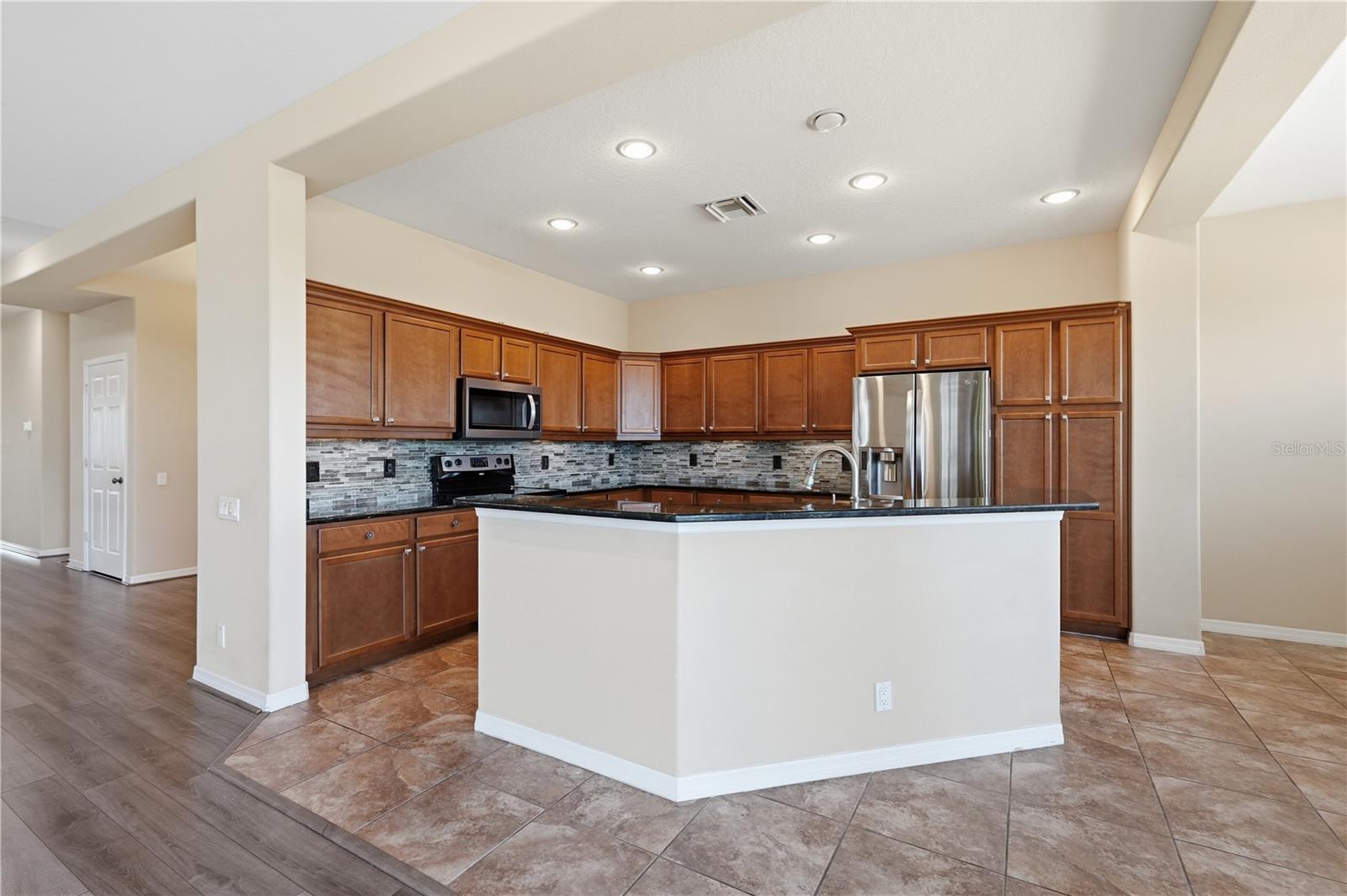 HIDDEN BAYOU TWNHMS - Residential