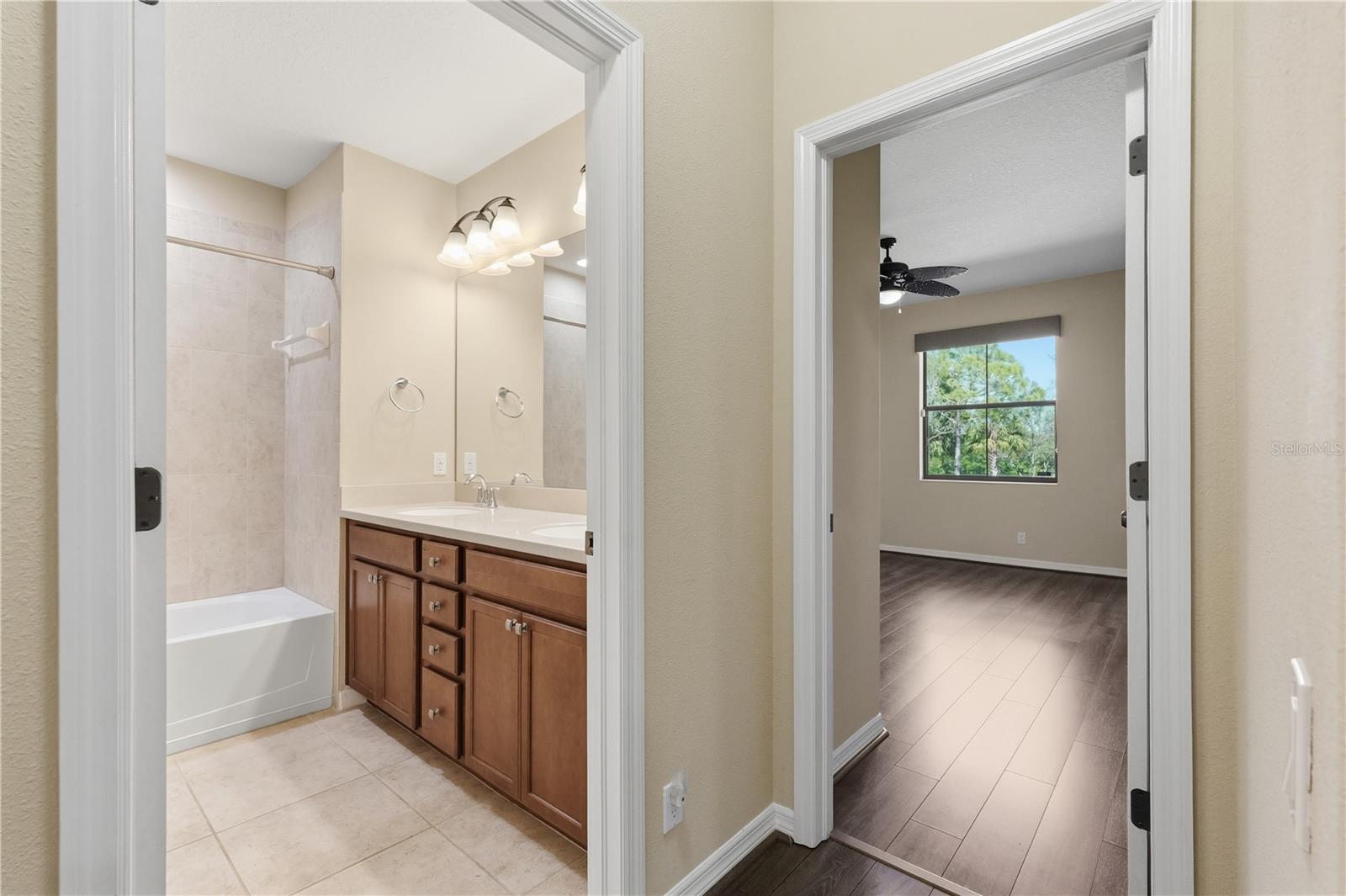 HIDDEN BAYOU TWNHMS - Residential