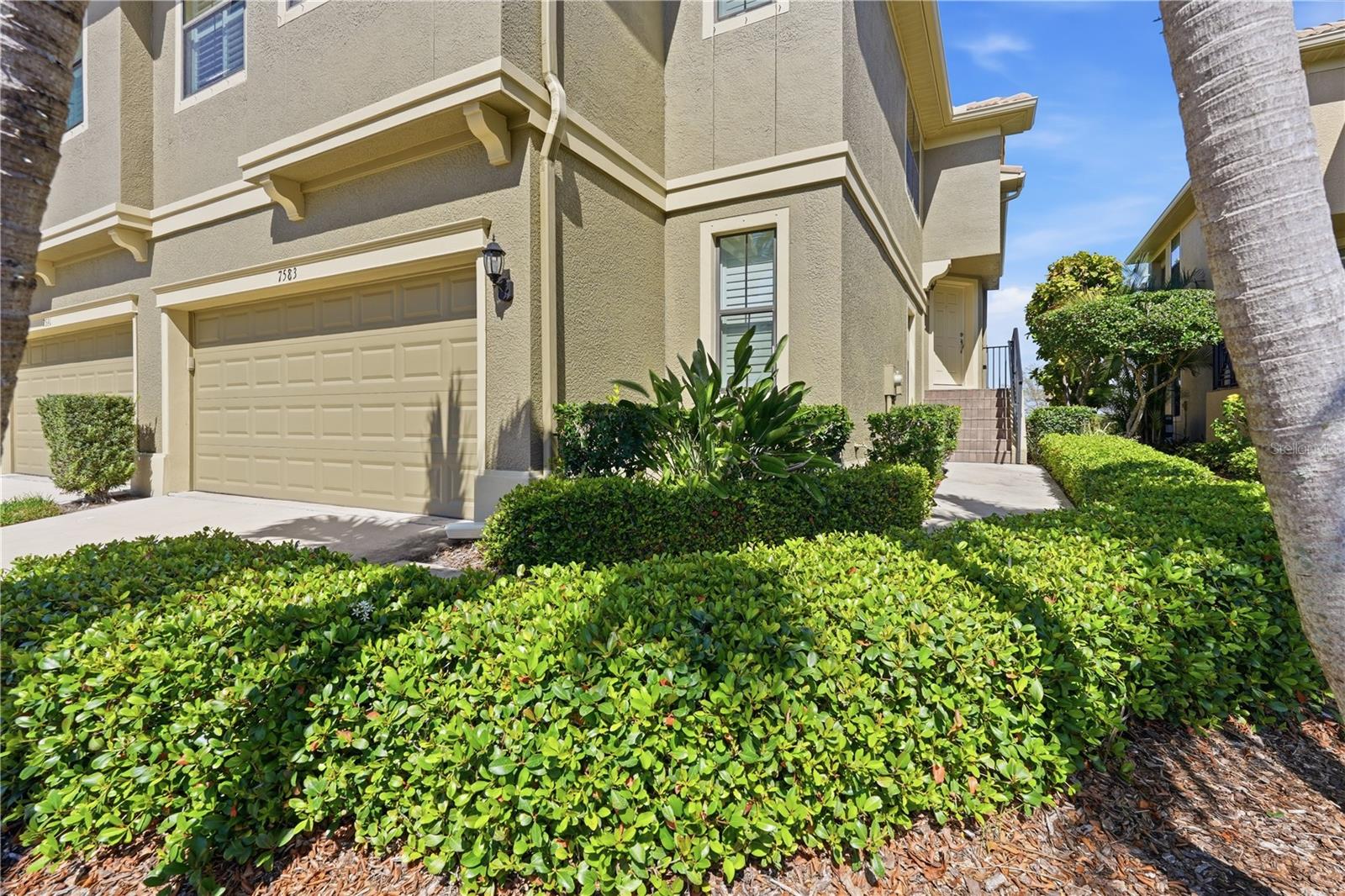 HIDDEN BAYOU TWNHMS - Residential