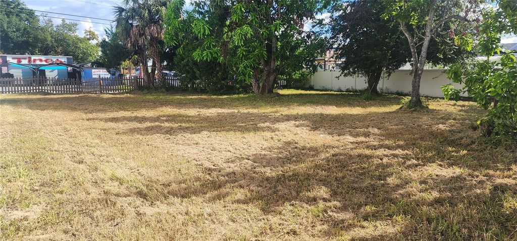 Photo of 2606 W Columbus Drive, Tampa, FL 33607 (MLS # TB8425844)