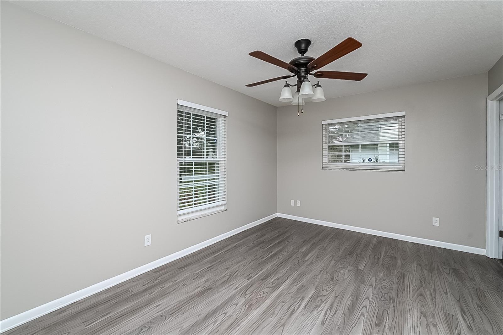 LOST LAKE PARK PH 01 - Residential Lease