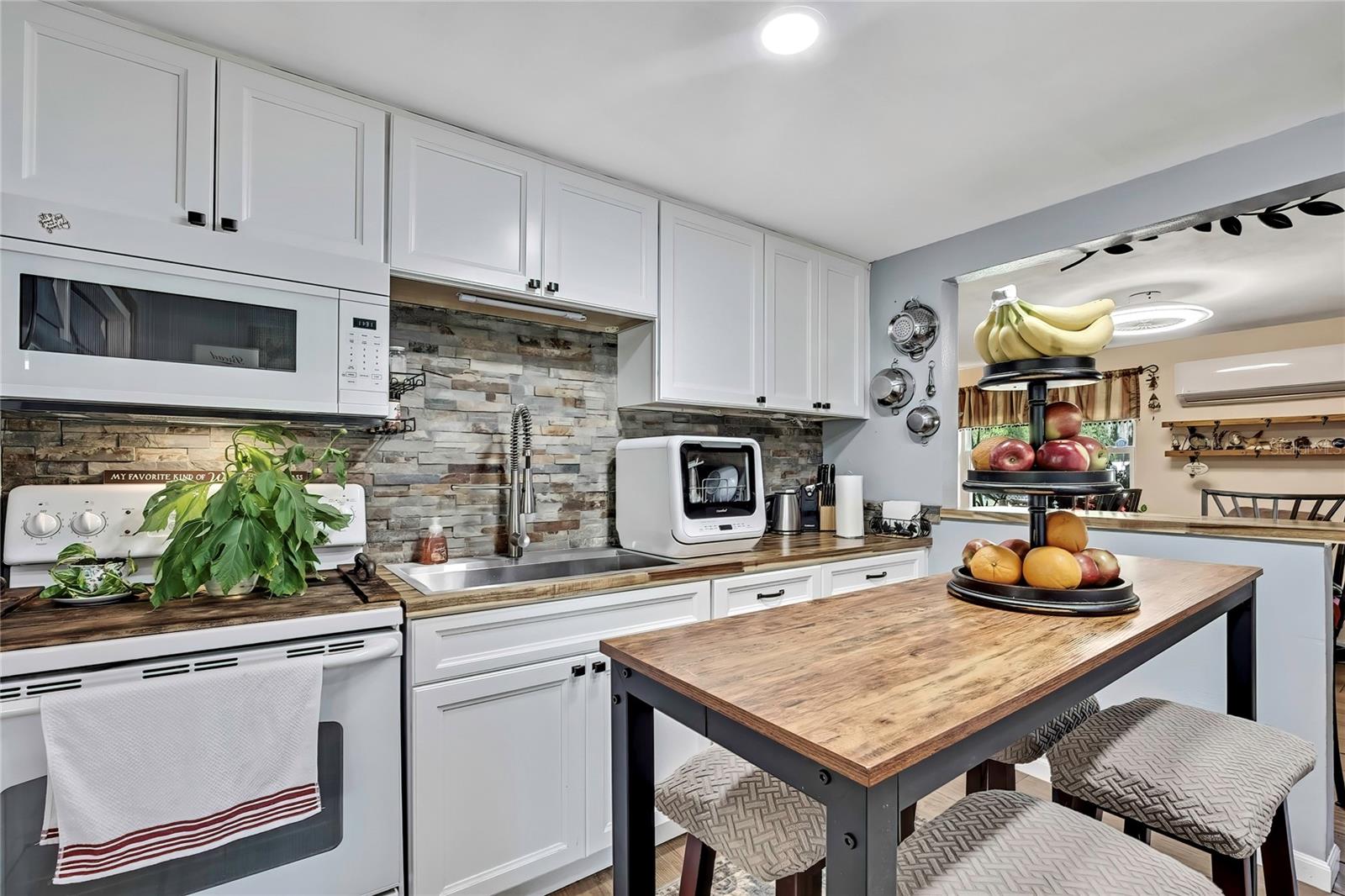 ZAN MAR VILLAGE UNIT 01 - Residential