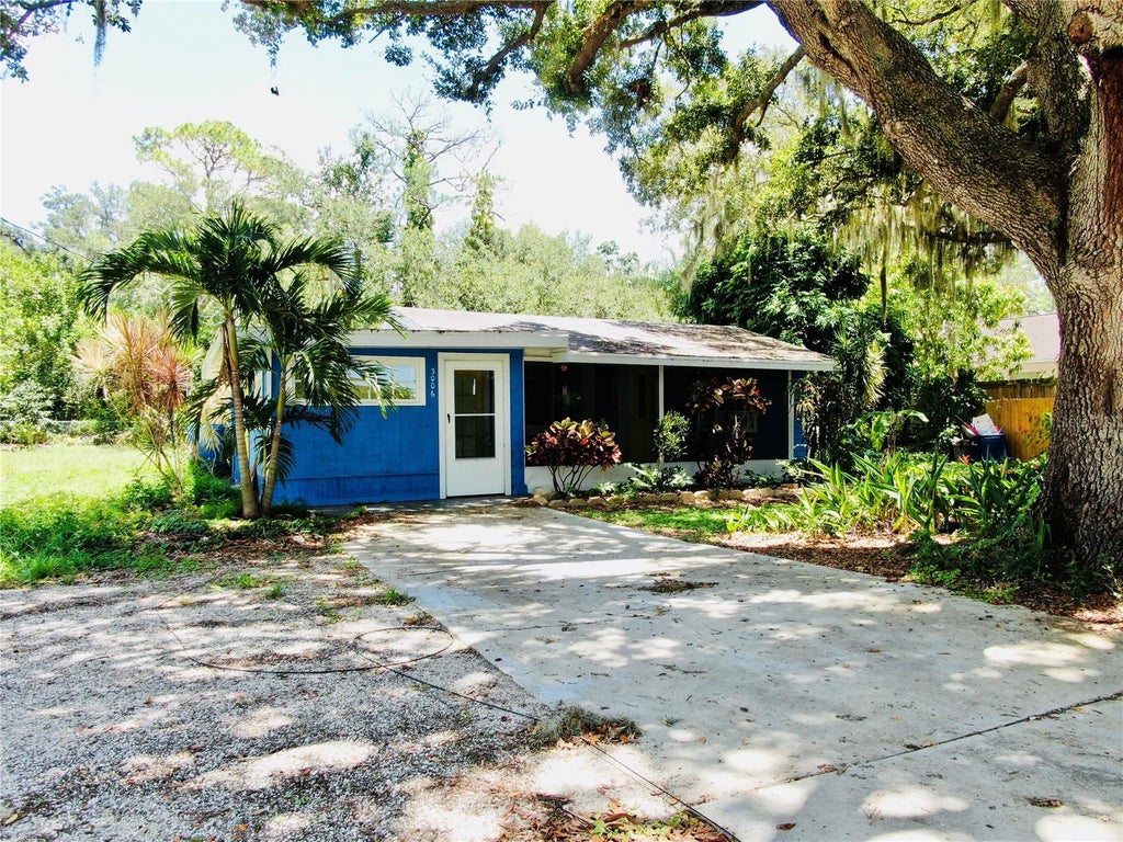 Photo of 3006 N Oriente Avenue, Sarasota, FL 34235 (MLS # A4709575)