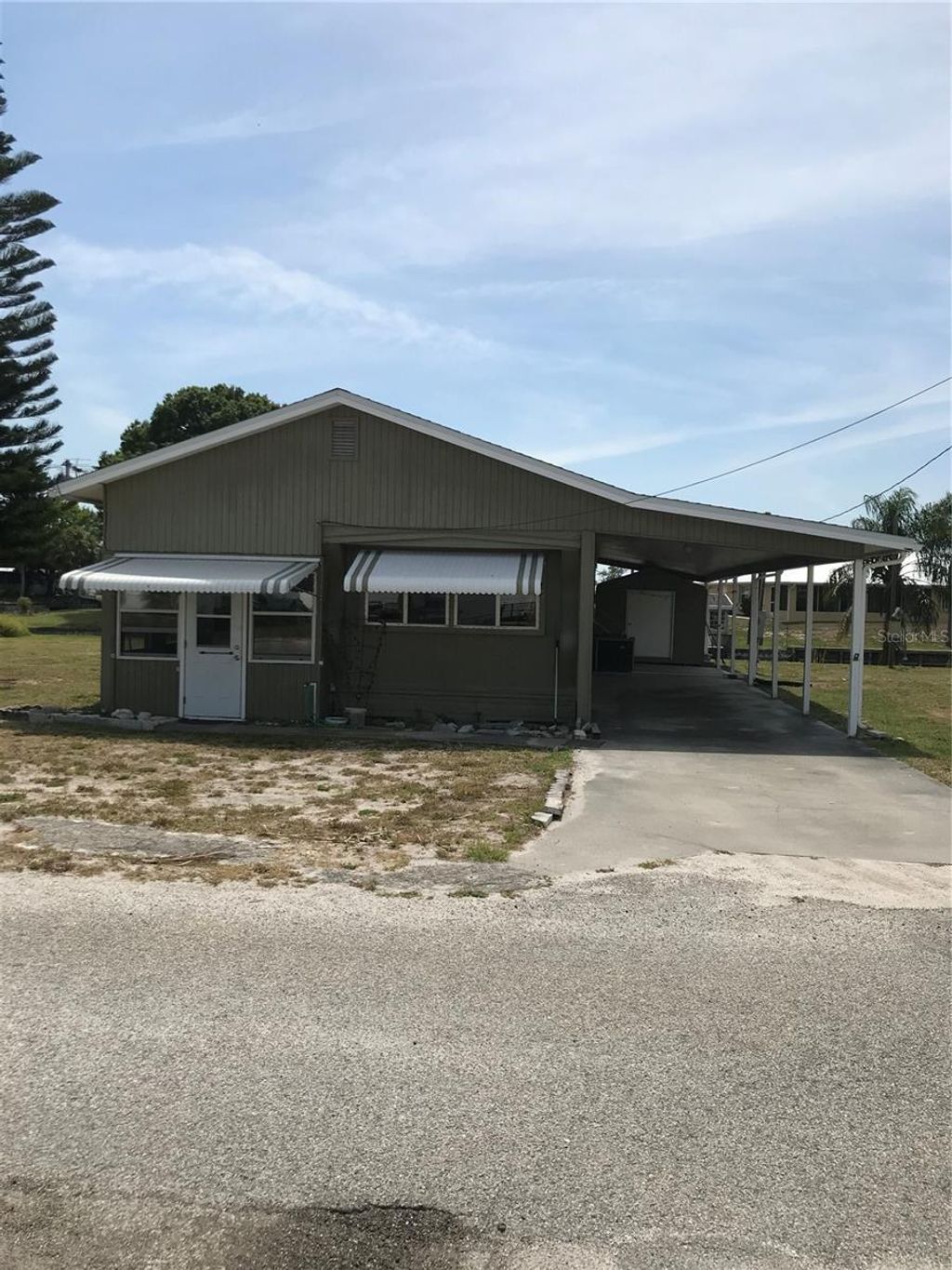 Photo of 1474 Lake Drive W, Okeechobee, FL 34974 (MLS # OK225136)