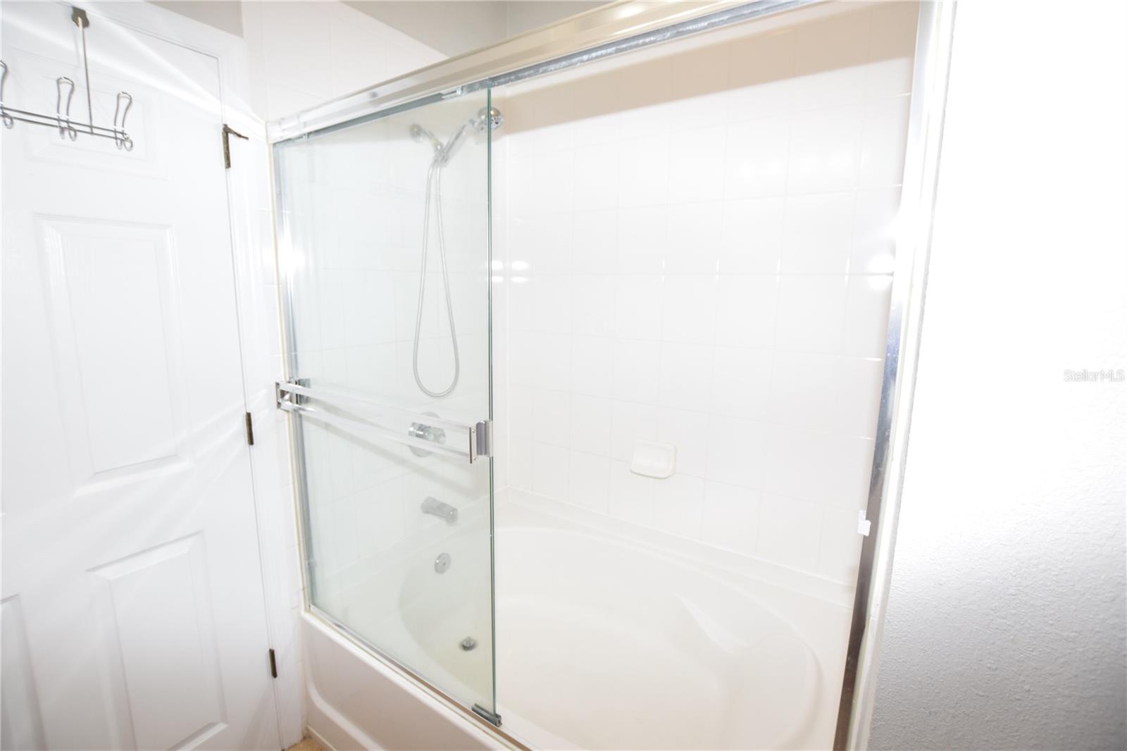 LAKESIDE/LKS/WINDERMERE - Residential Lease