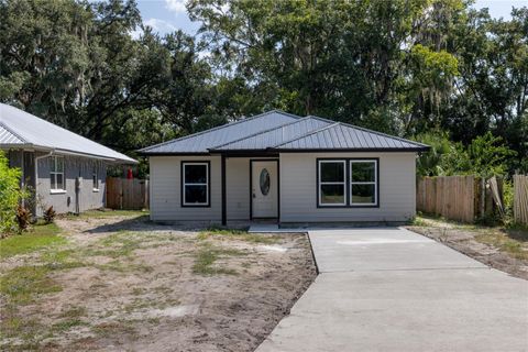 Photo of 1523 NE 1st Avenue, Gainesville, FL 32641 (MLS # GC532626)