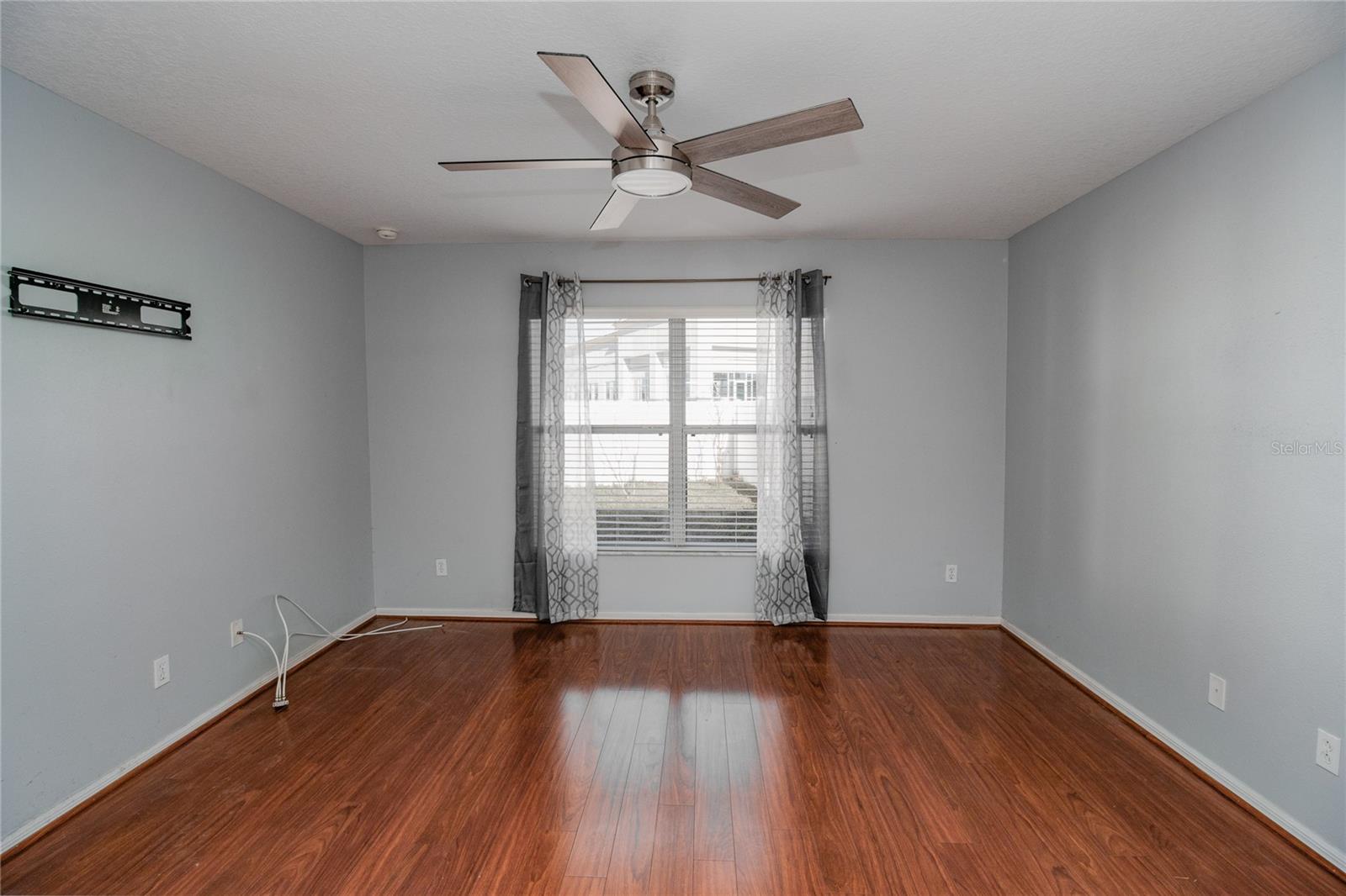 TRADITIONS PH 01 - Residential