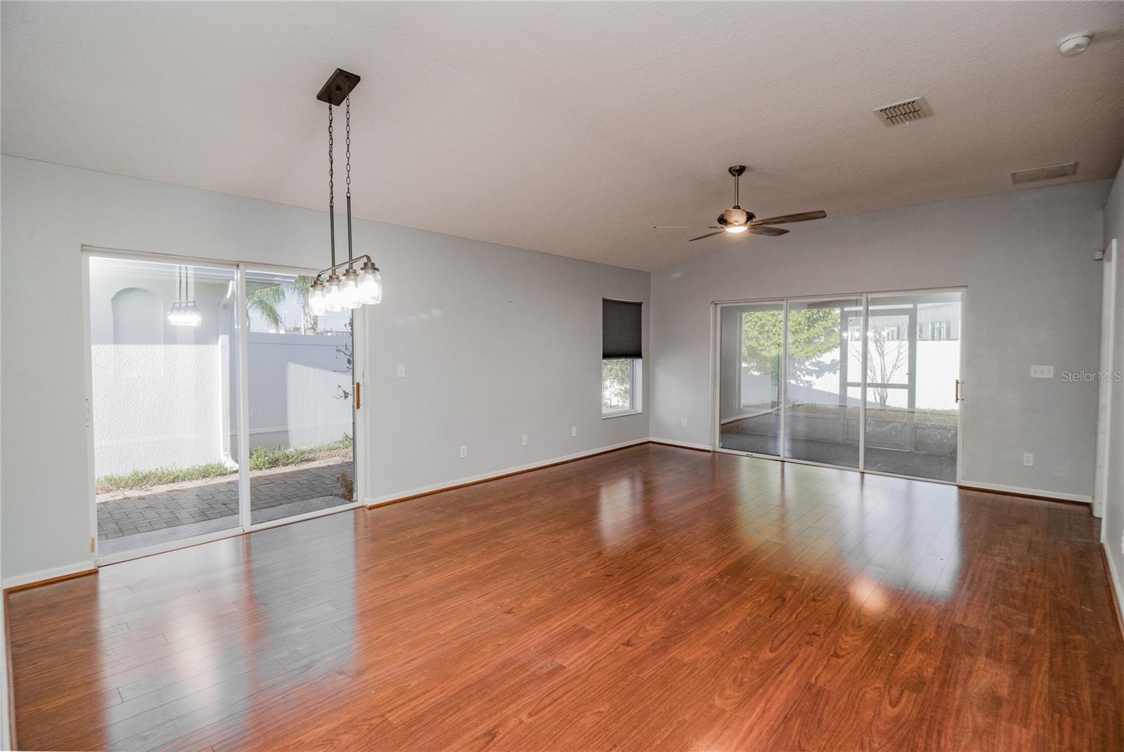 TRADITIONS PH 01 - Residential