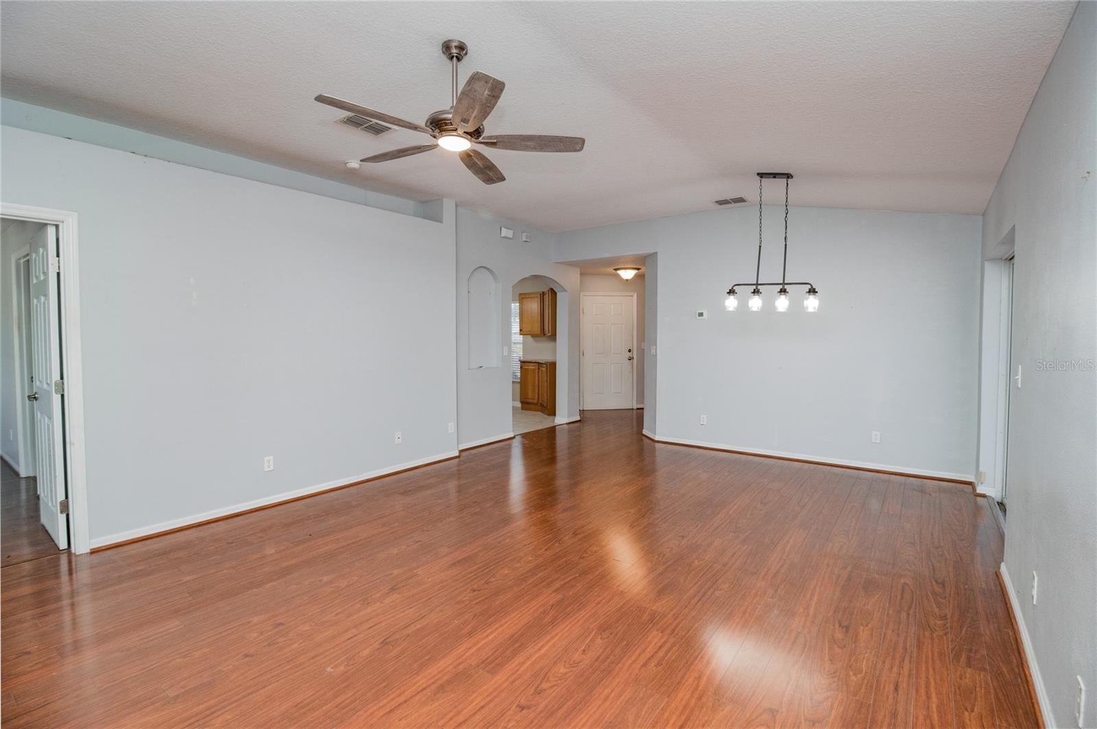 TRADITIONS PH 01 - Residential