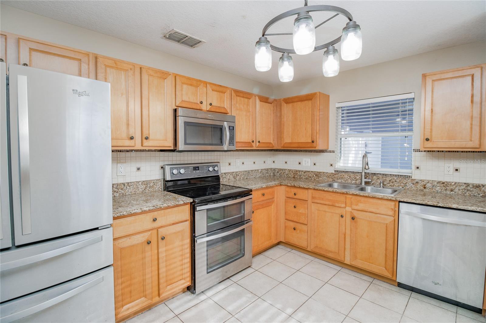 TRADITIONS PH 01 - Residential