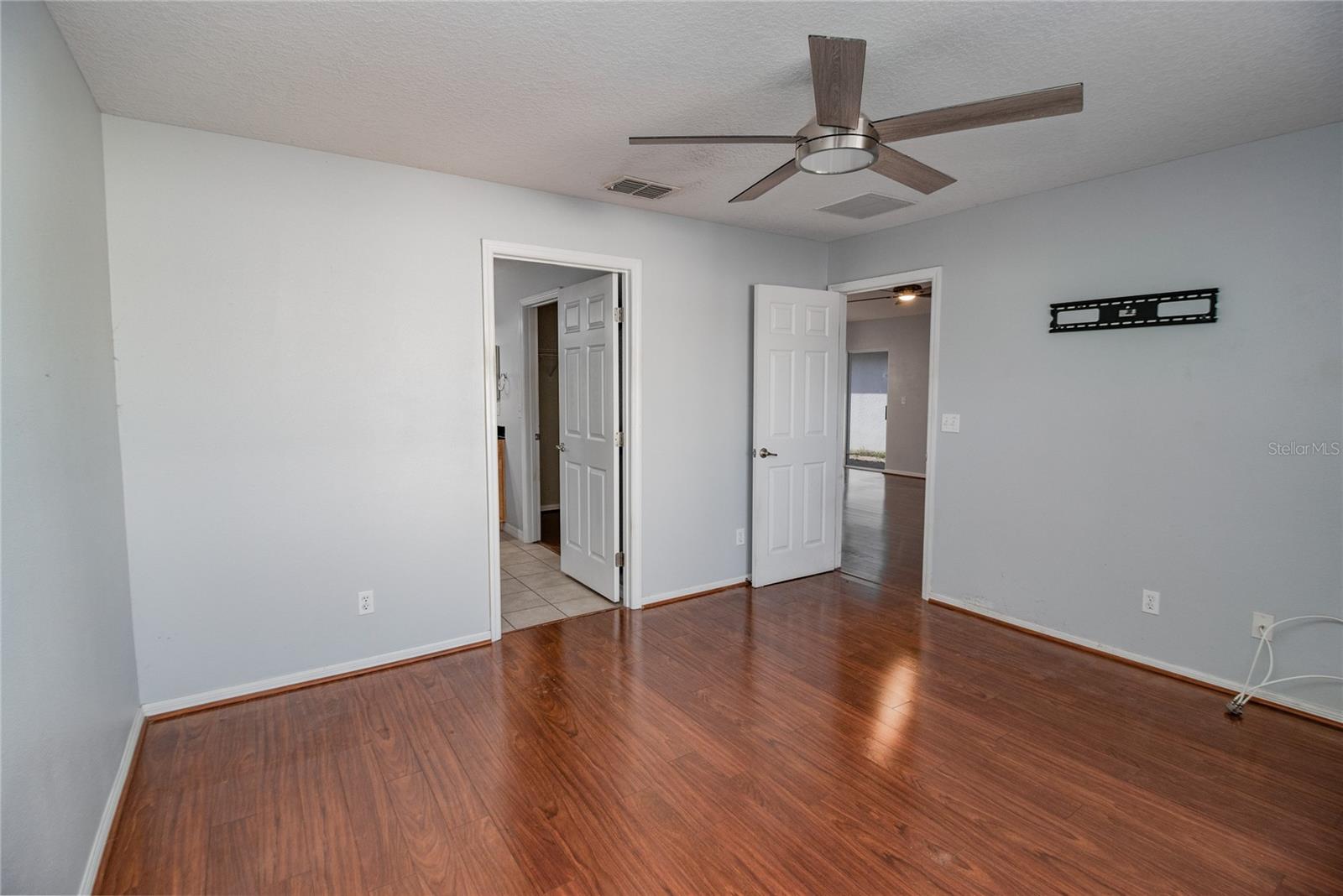 TRADITIONS PH 01 - Residential