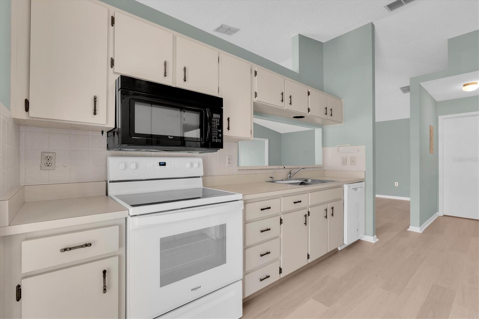 VILLAS OF LAKE ARBOR - Residential