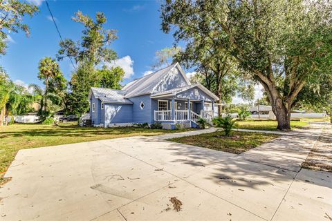 A home in PLANT CITY