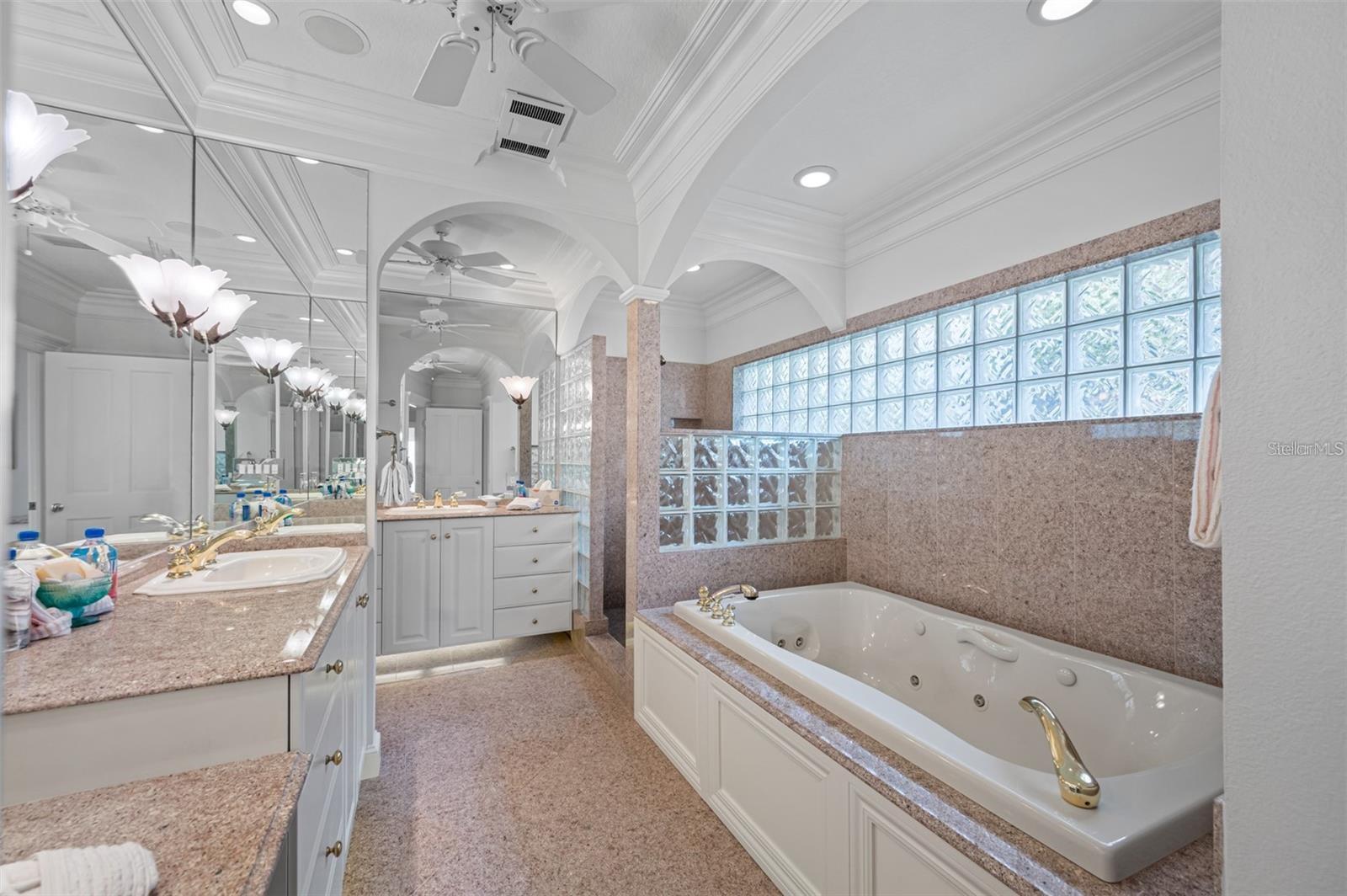 LONE PALM BEACH - Residential