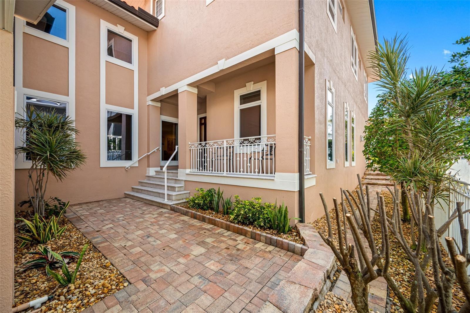 LONE PALM BEACH - Residential