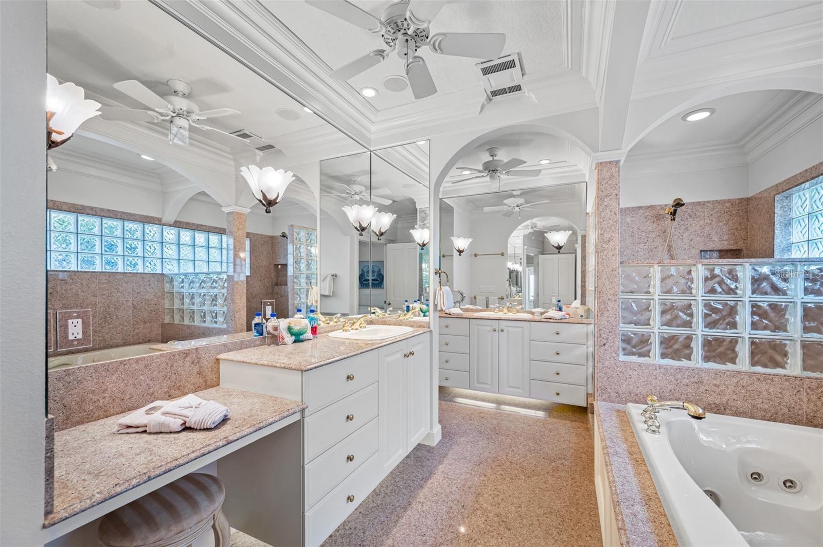 LONE PALM BEACH - Residential