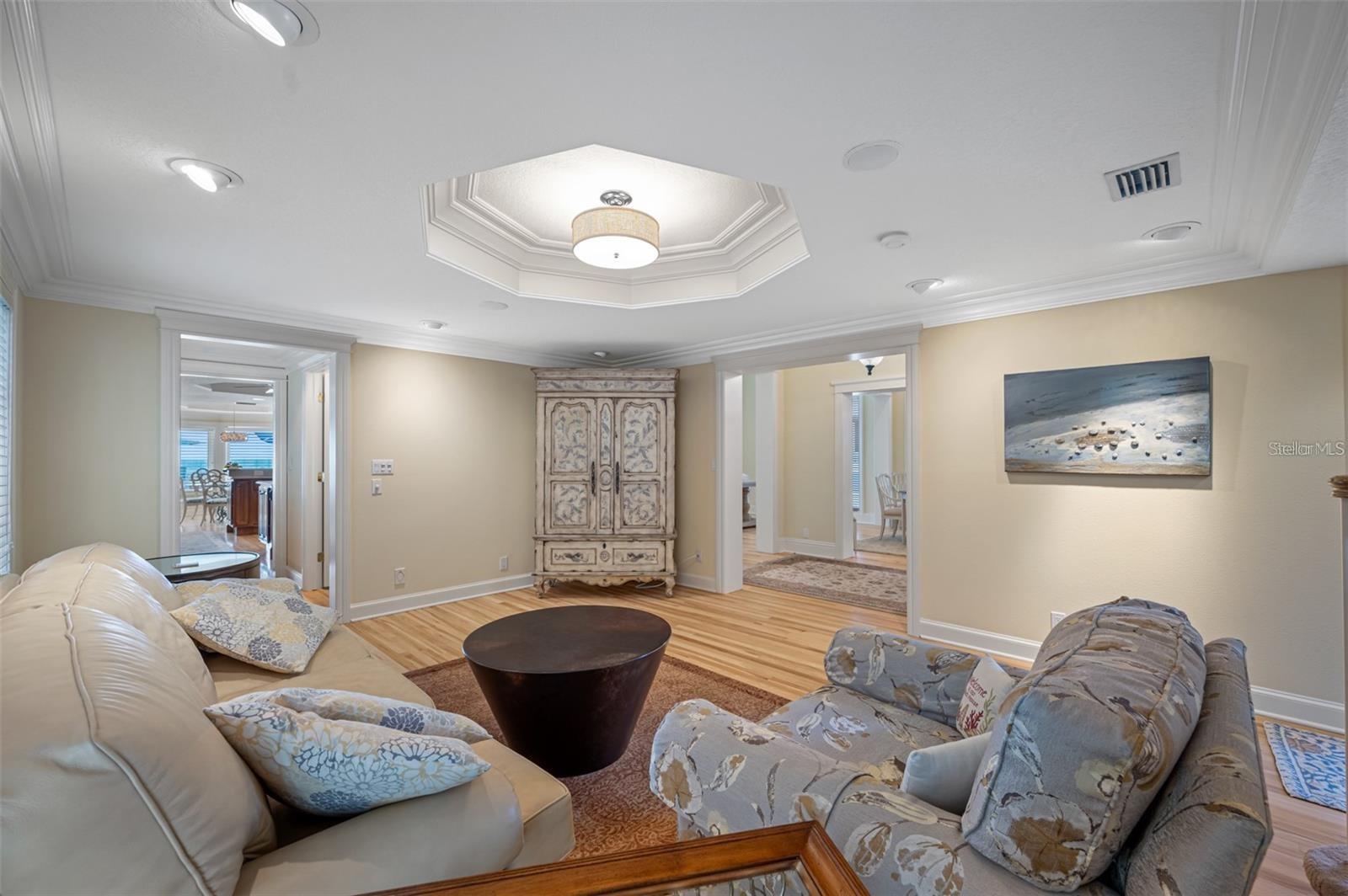 LONE PALM BEACH - Residential