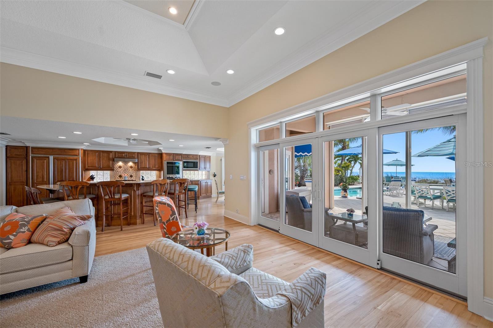 LONE PALM BEACH - Residential