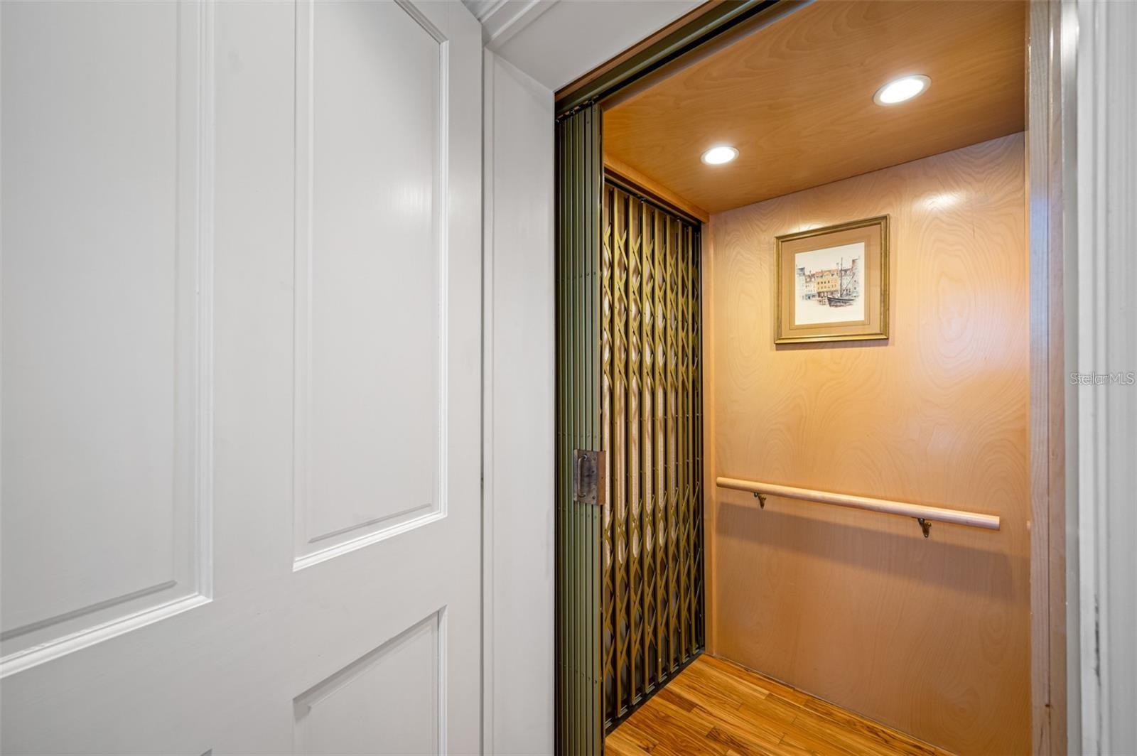 LONE PALM BEACH - Residential